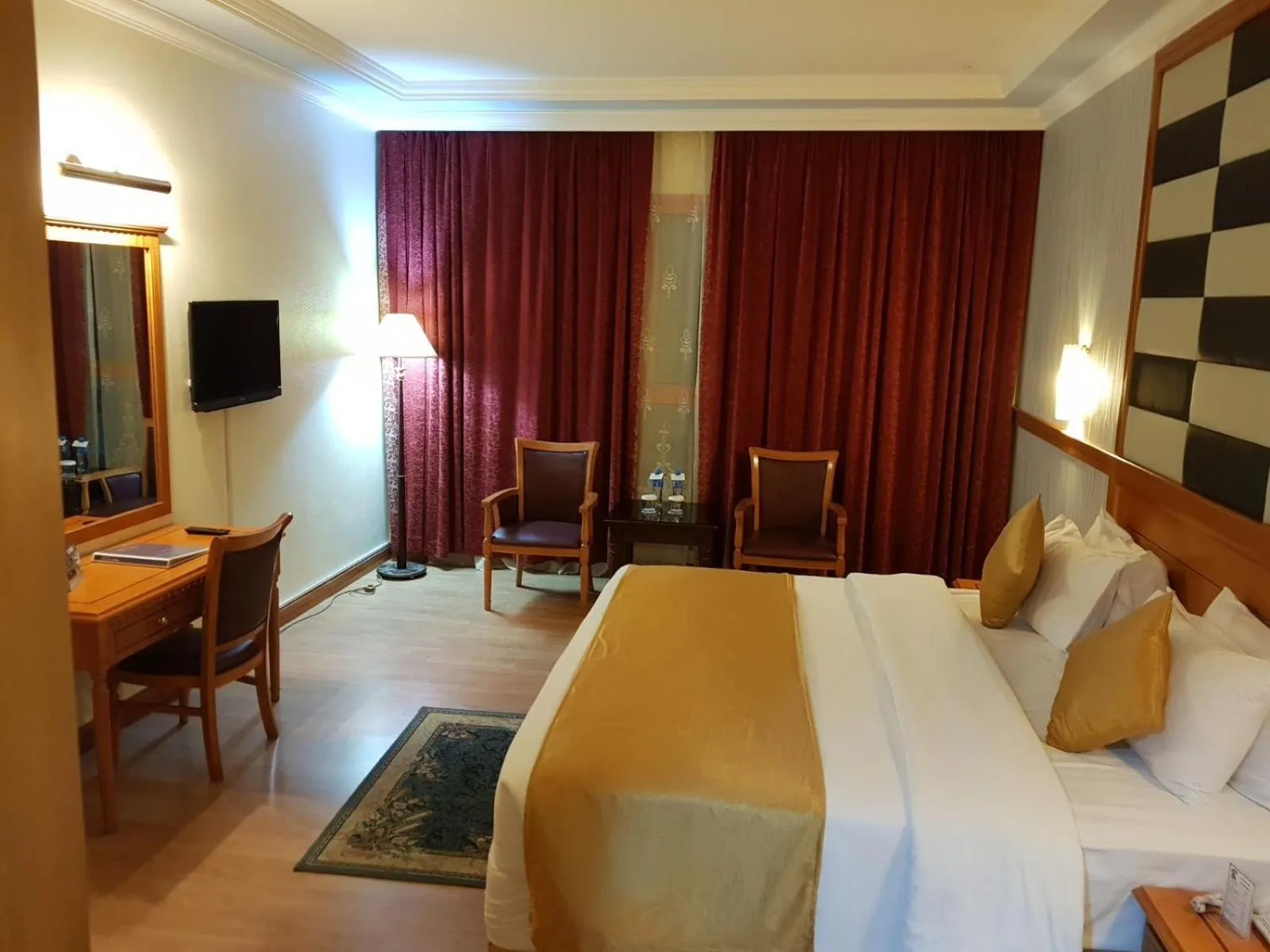 Bed in Swiss International Palace Hotel Manama