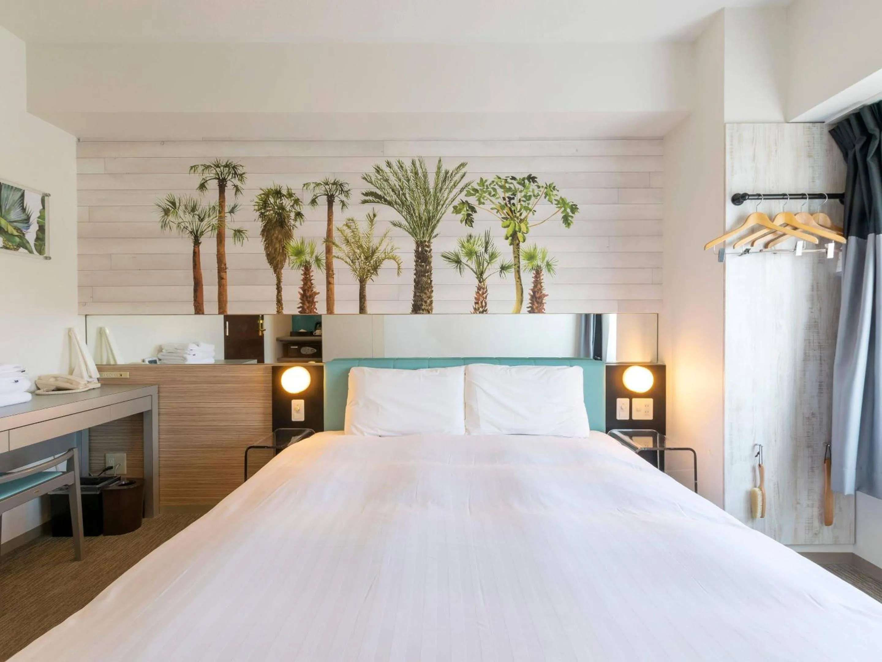 Bedroom, Bed in Comfort Inn Naha Tomari Port