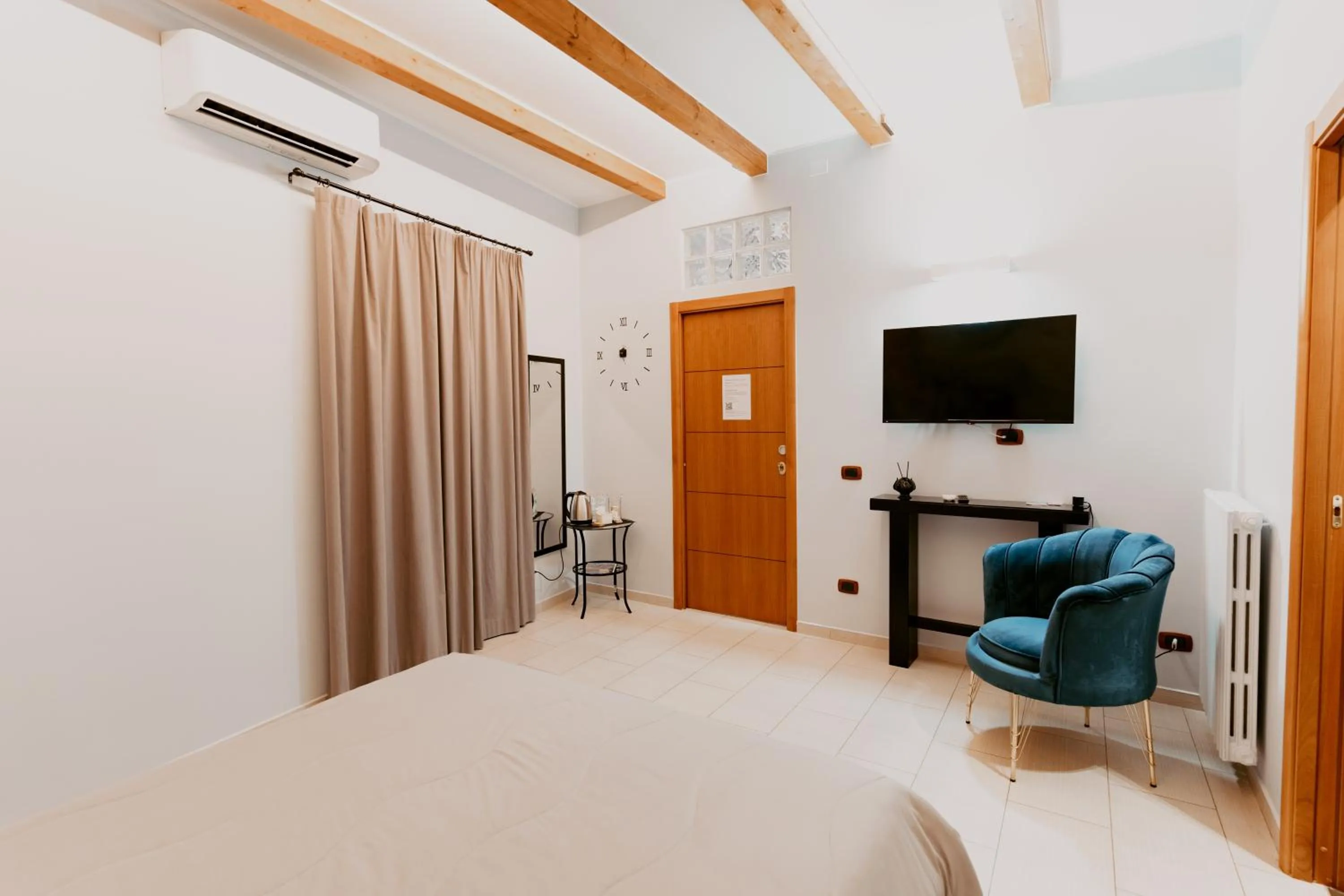 Photo of the whole room, Bed in Dimora L'Etual