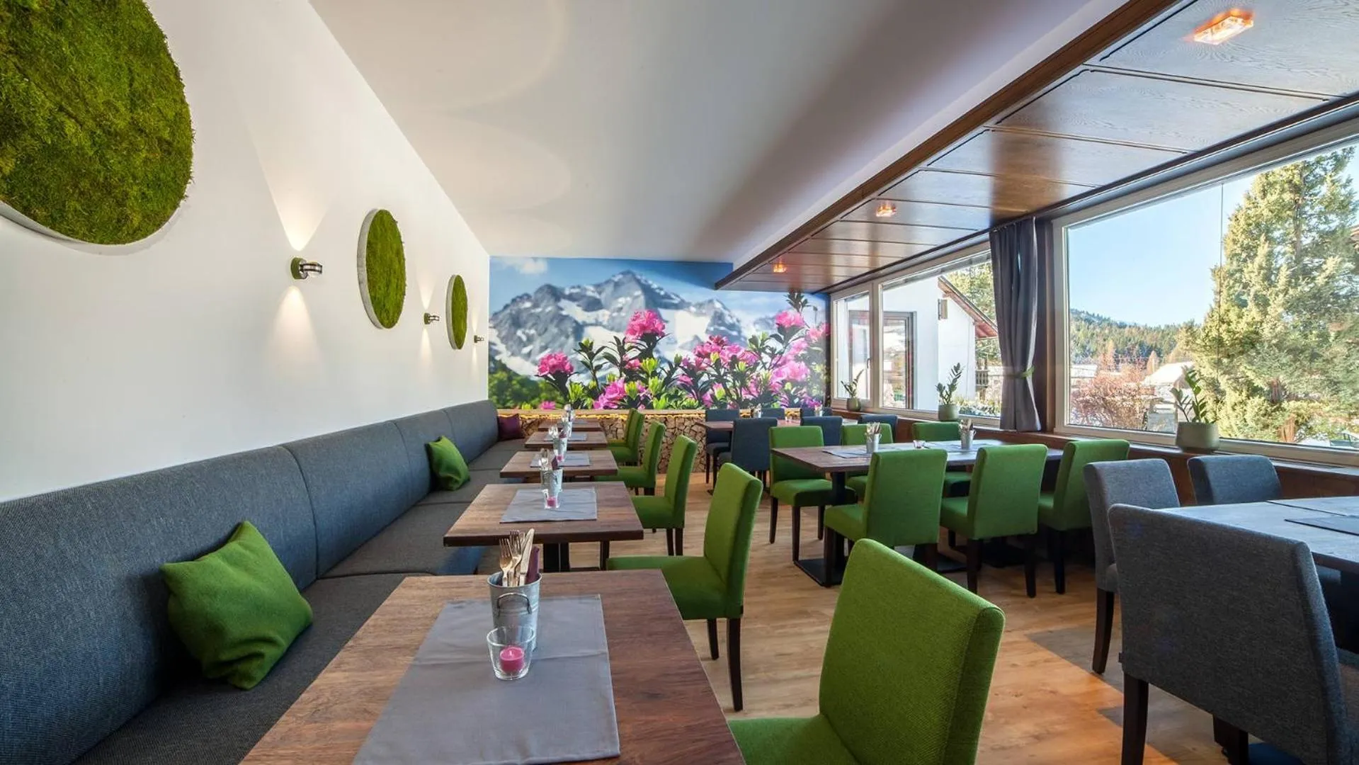 Restaurant/places to eat in Boutique Hotel Olympia B&B