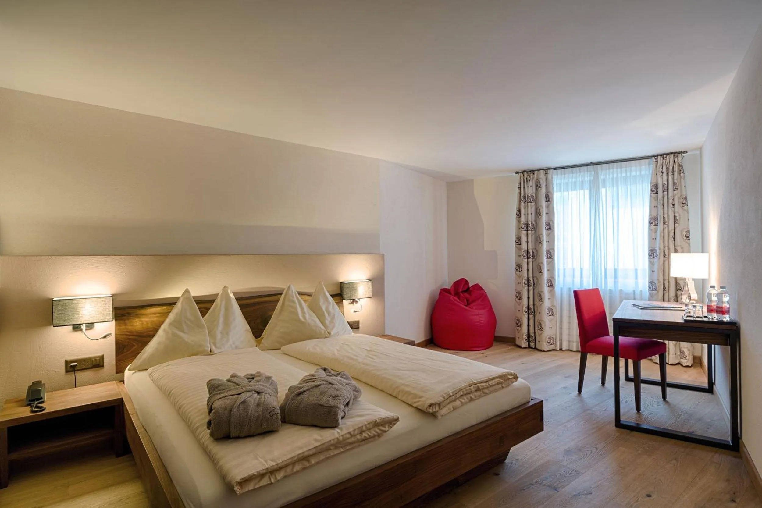 Photo of the whole room, Bed in Hotel Cervo