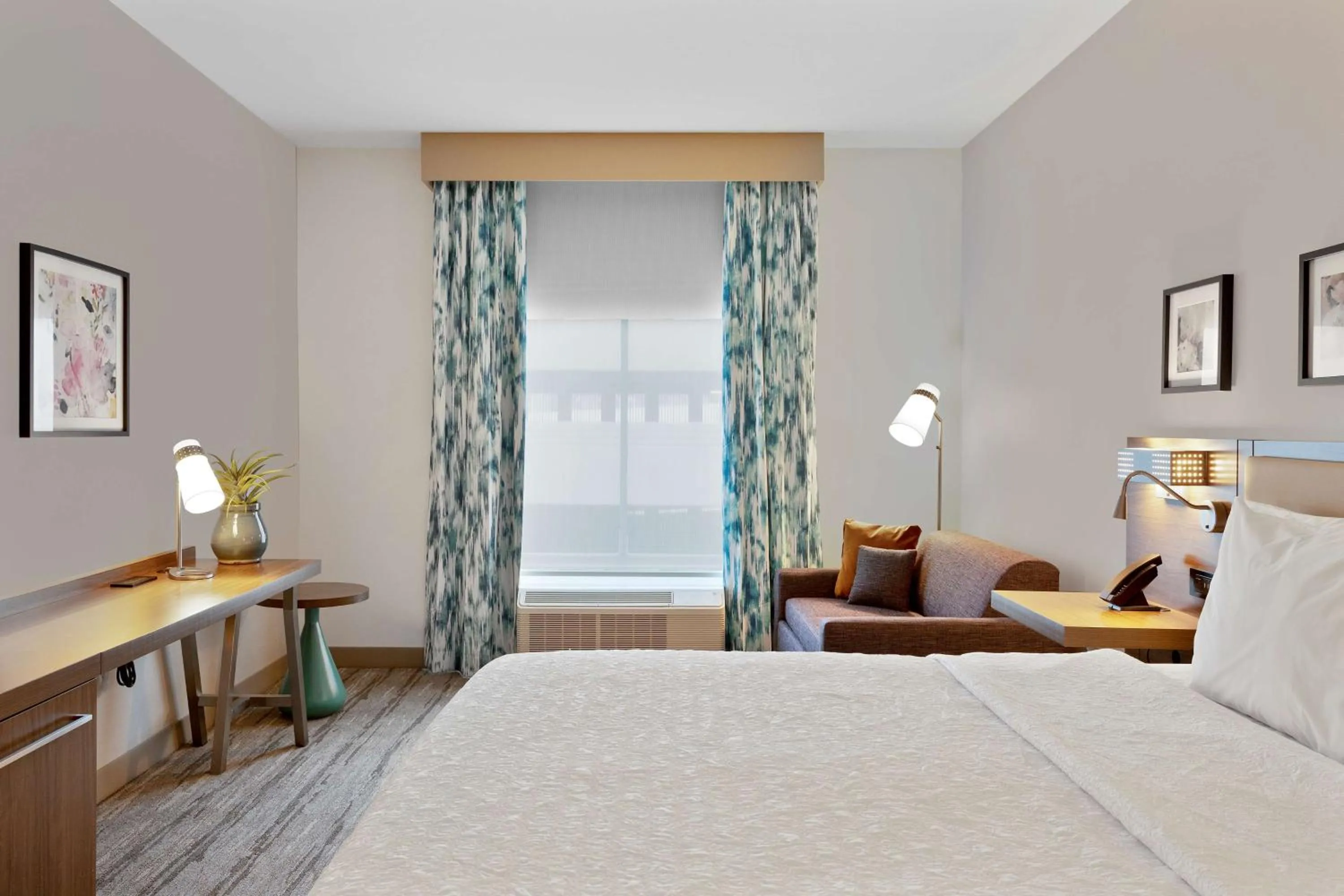 Living room, Bed in Hilton Garden Inn Houston Medical Center, TX