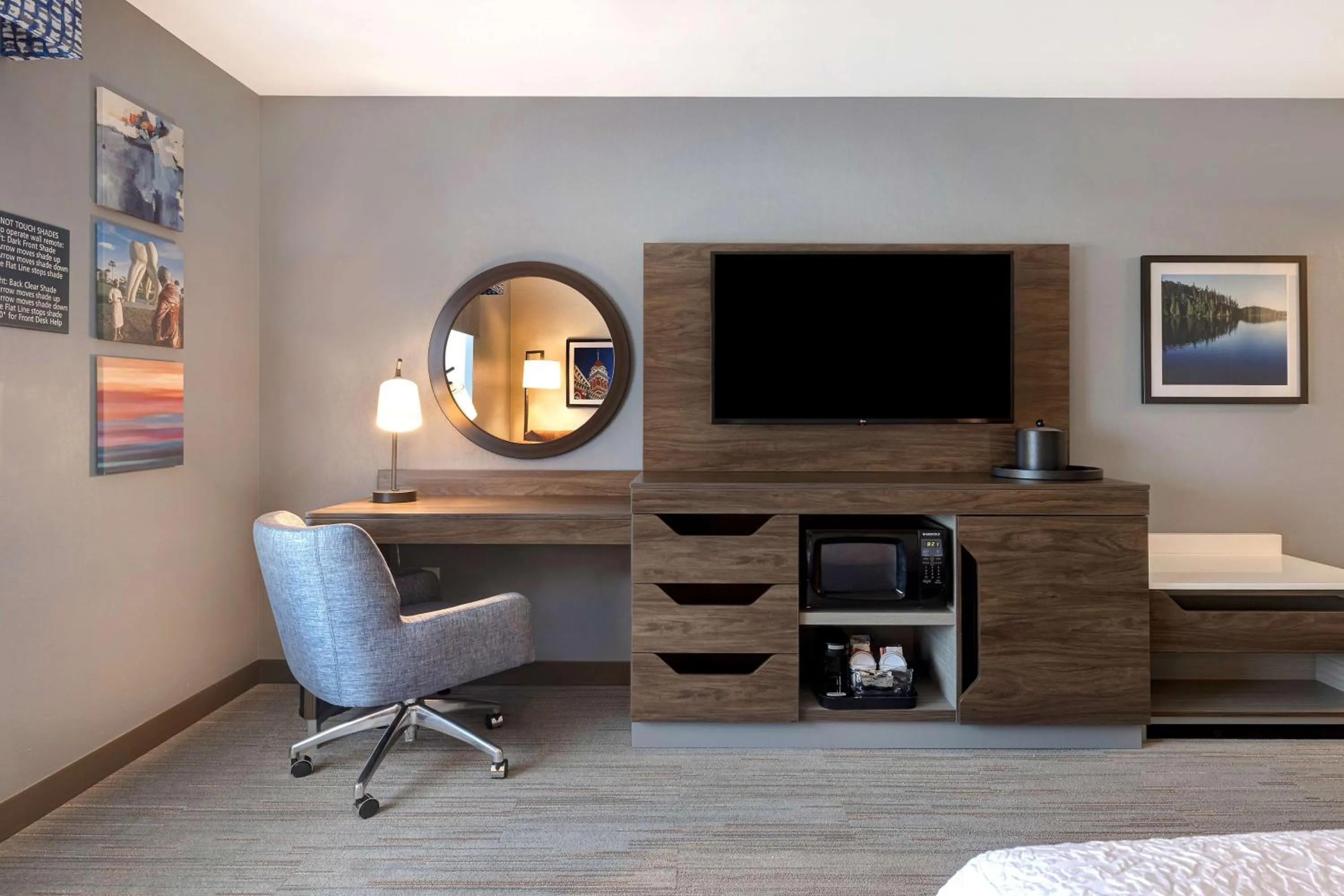 Bedroom in Hampton Inn Crown Point, In