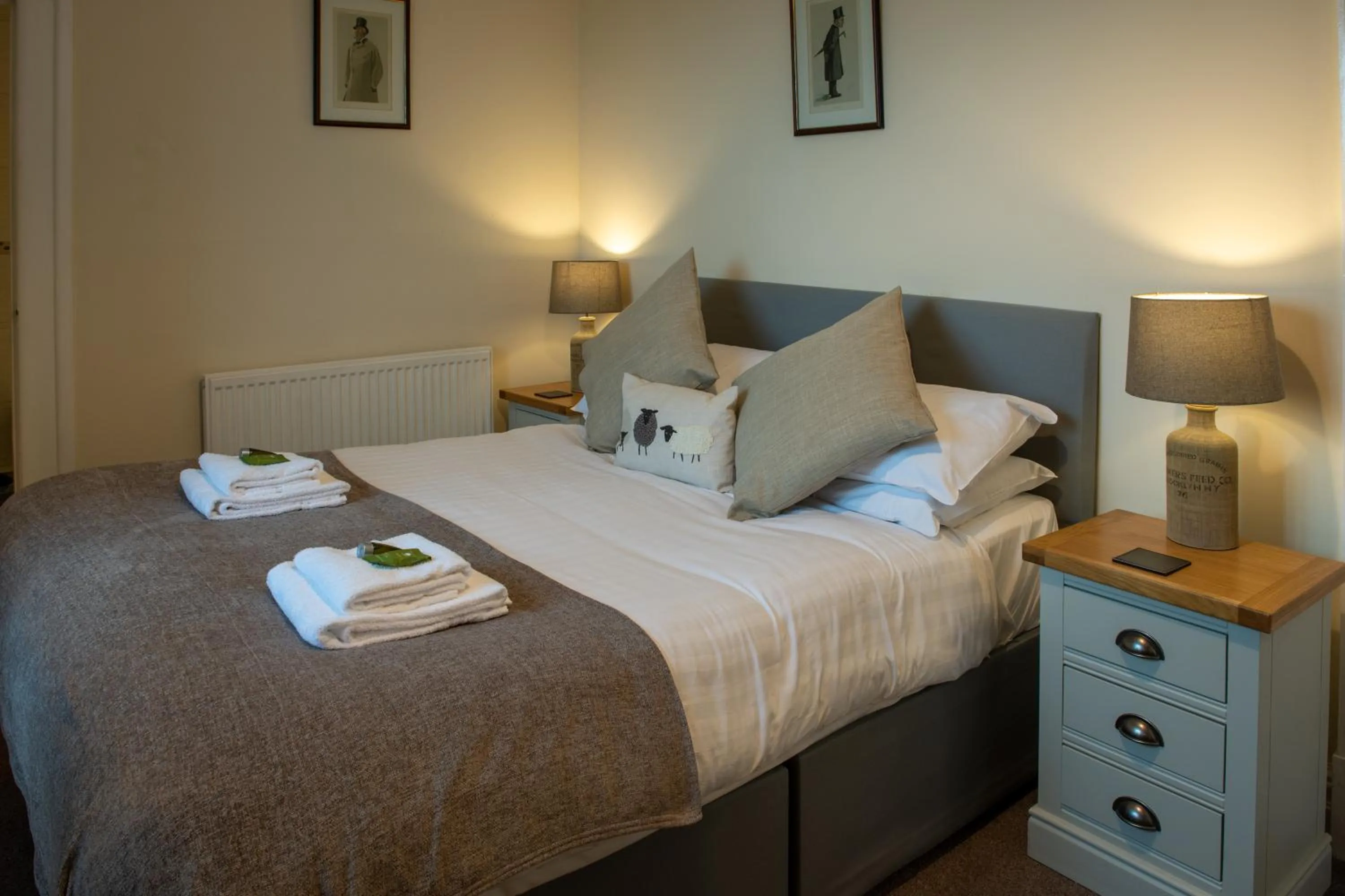 Bedroom, Bed in Harts Head Hotel