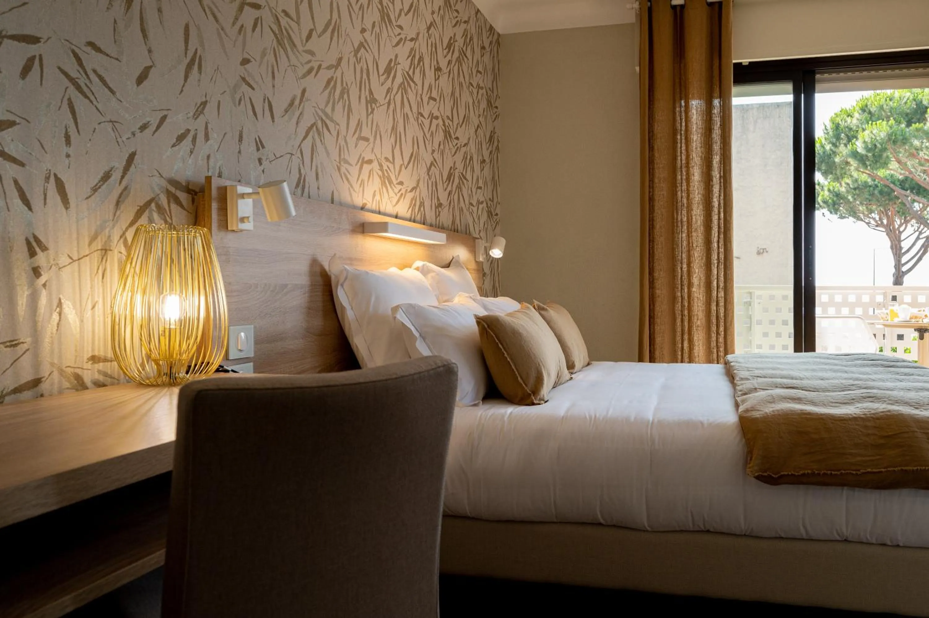 Bed in Hôtel La Ménado