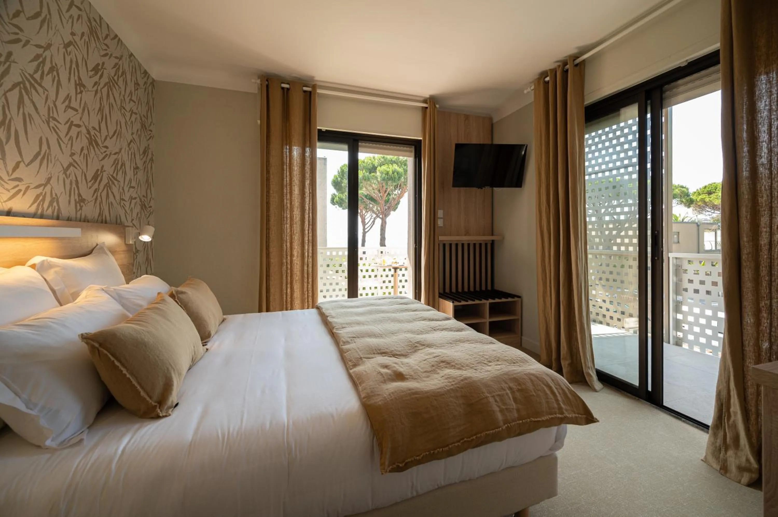 Bed in Hôtel La Ménado