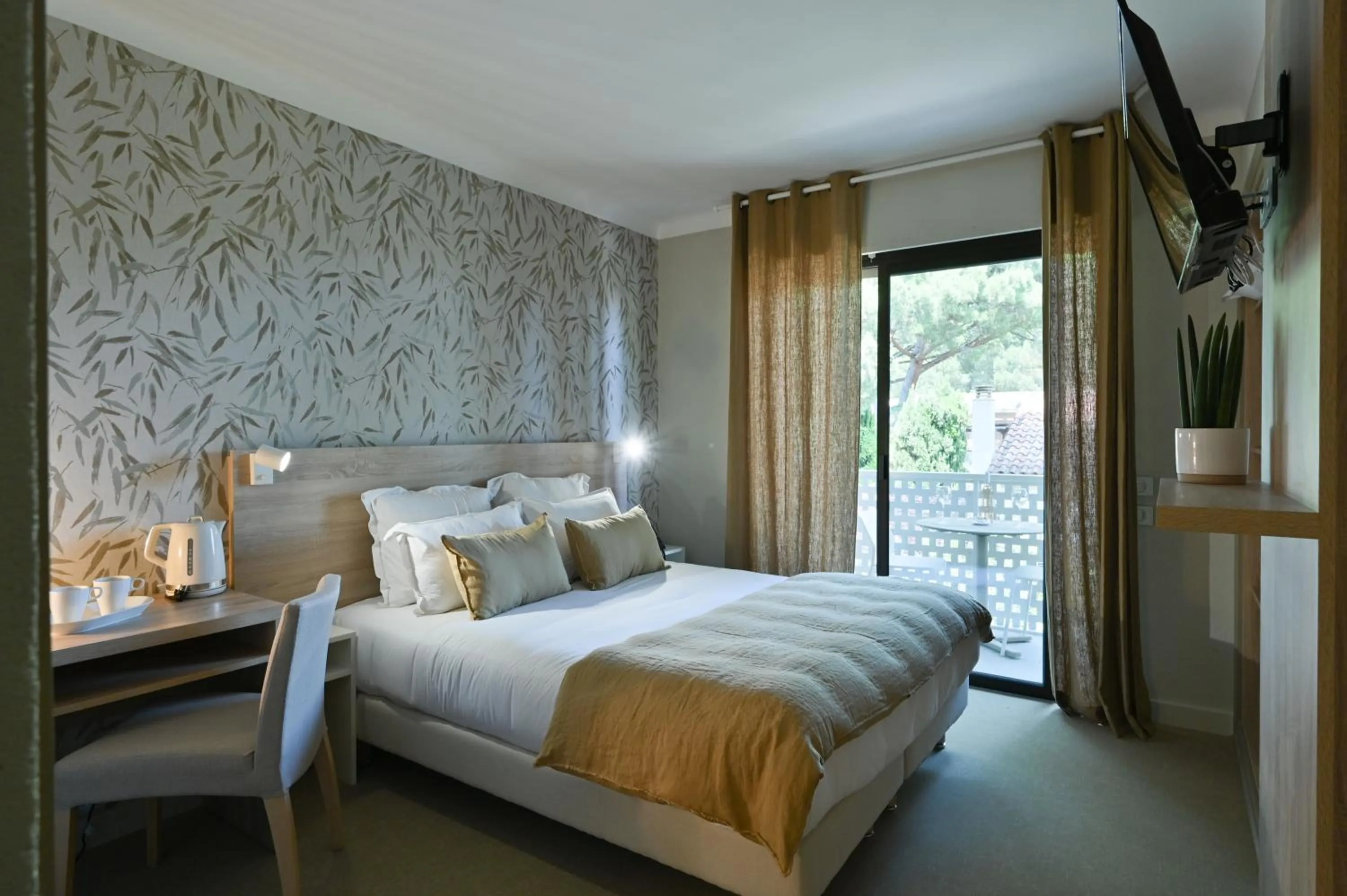 Bed in Hôtel La Ménado