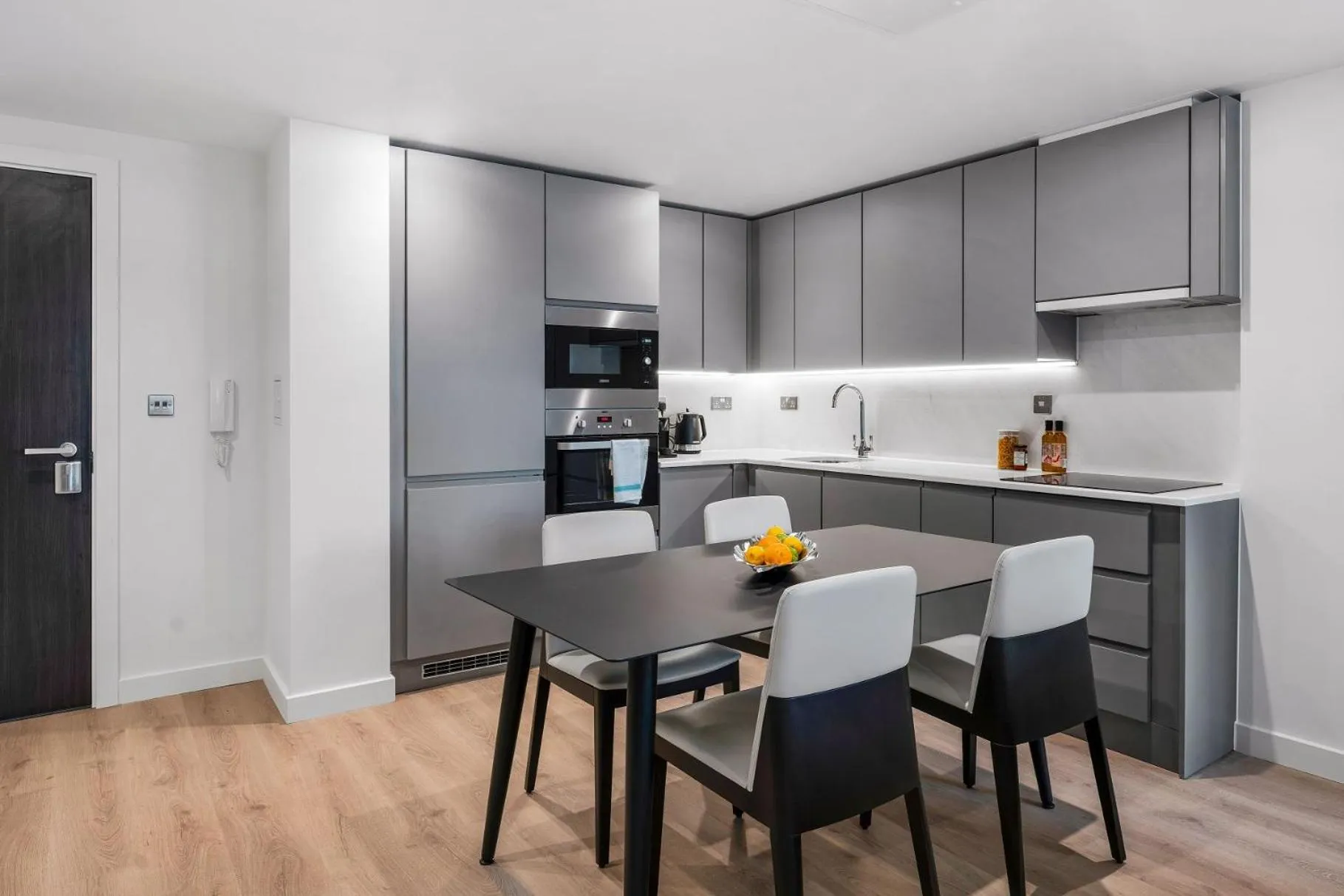 Kitchen or kitchenette in CitySuites 2 Aparthotel