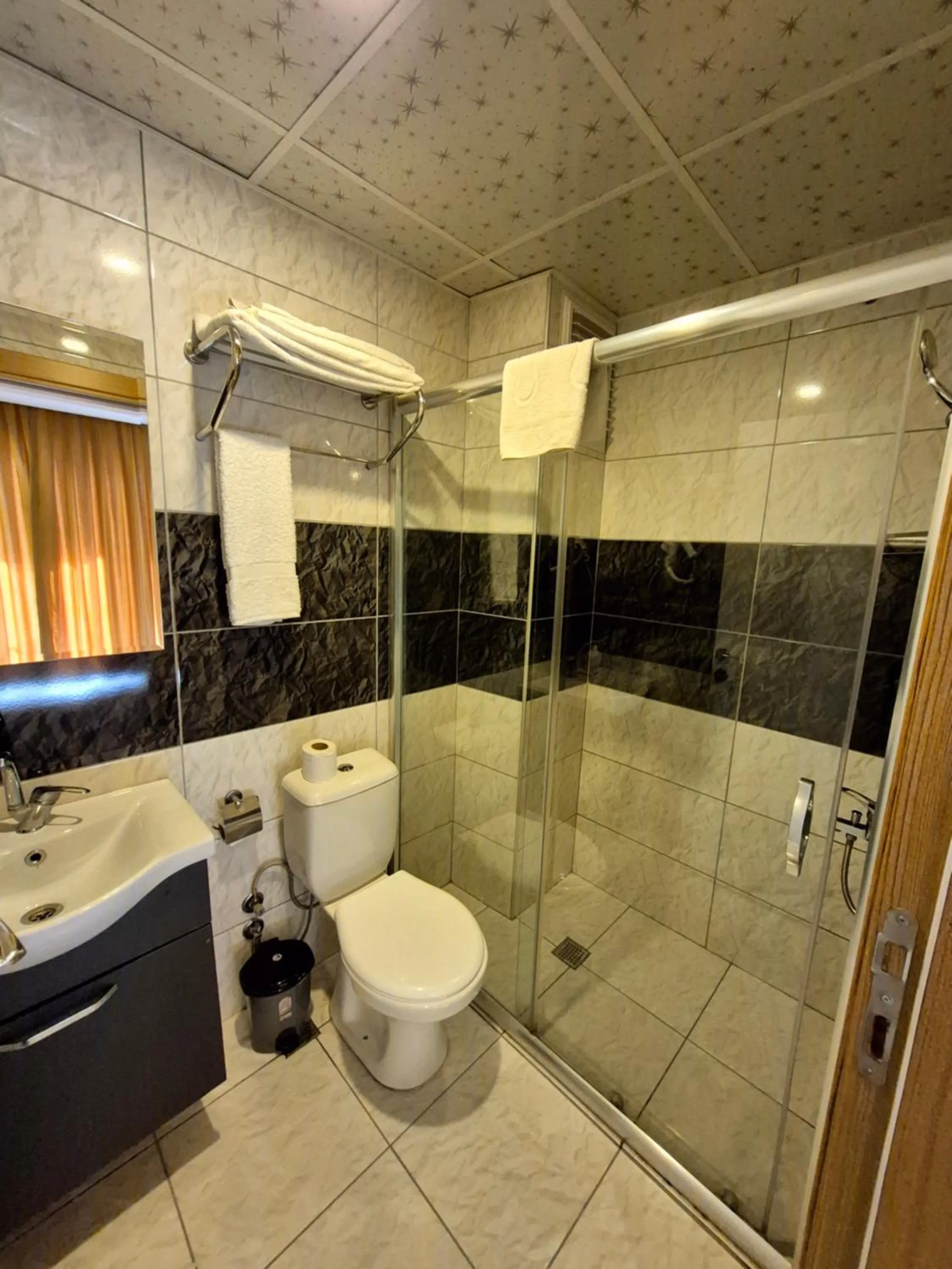 Bathroom in Toprak Apart Otel