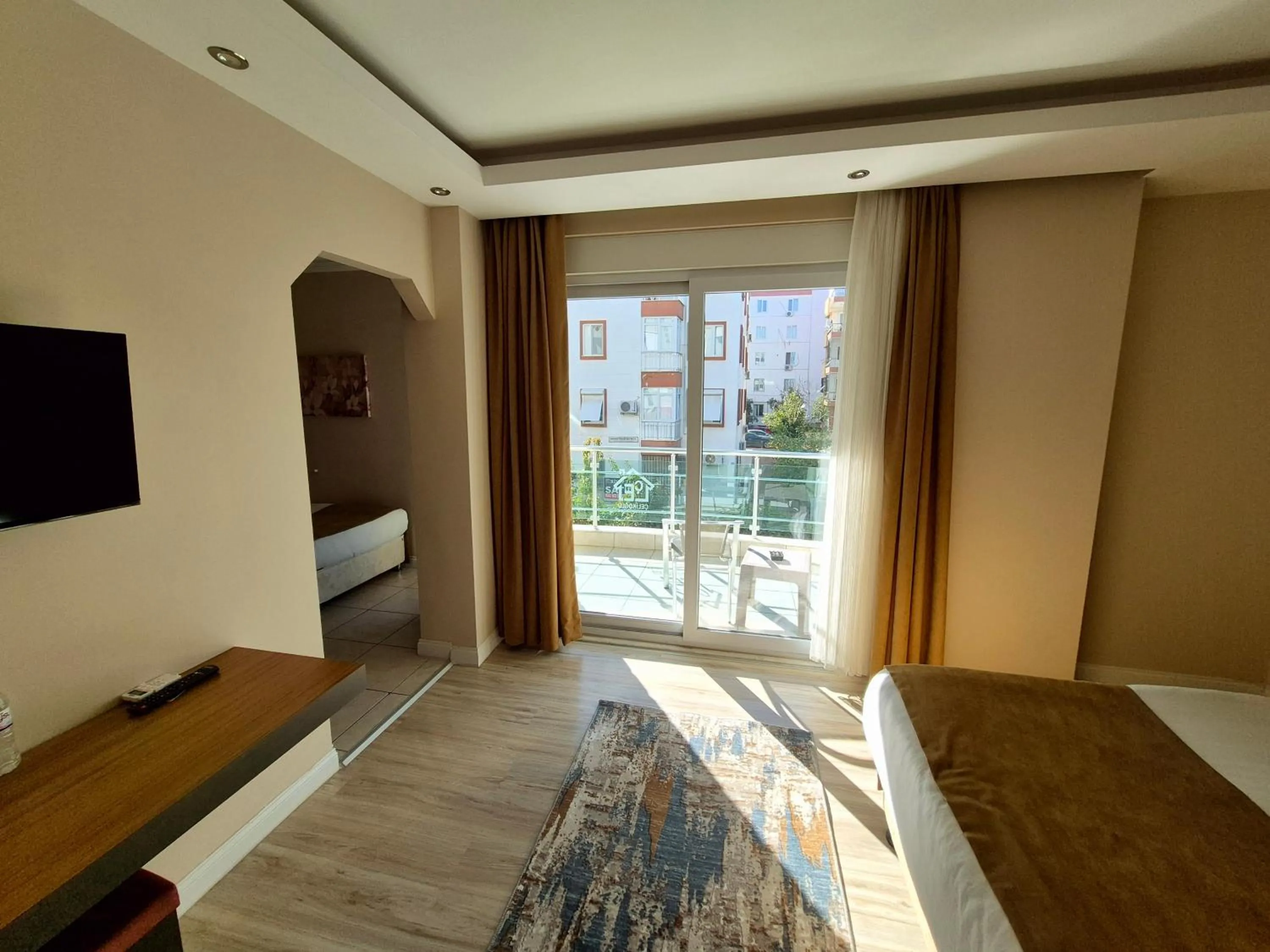 Balcony/Terrace, Bed in Toprak Apart Otel