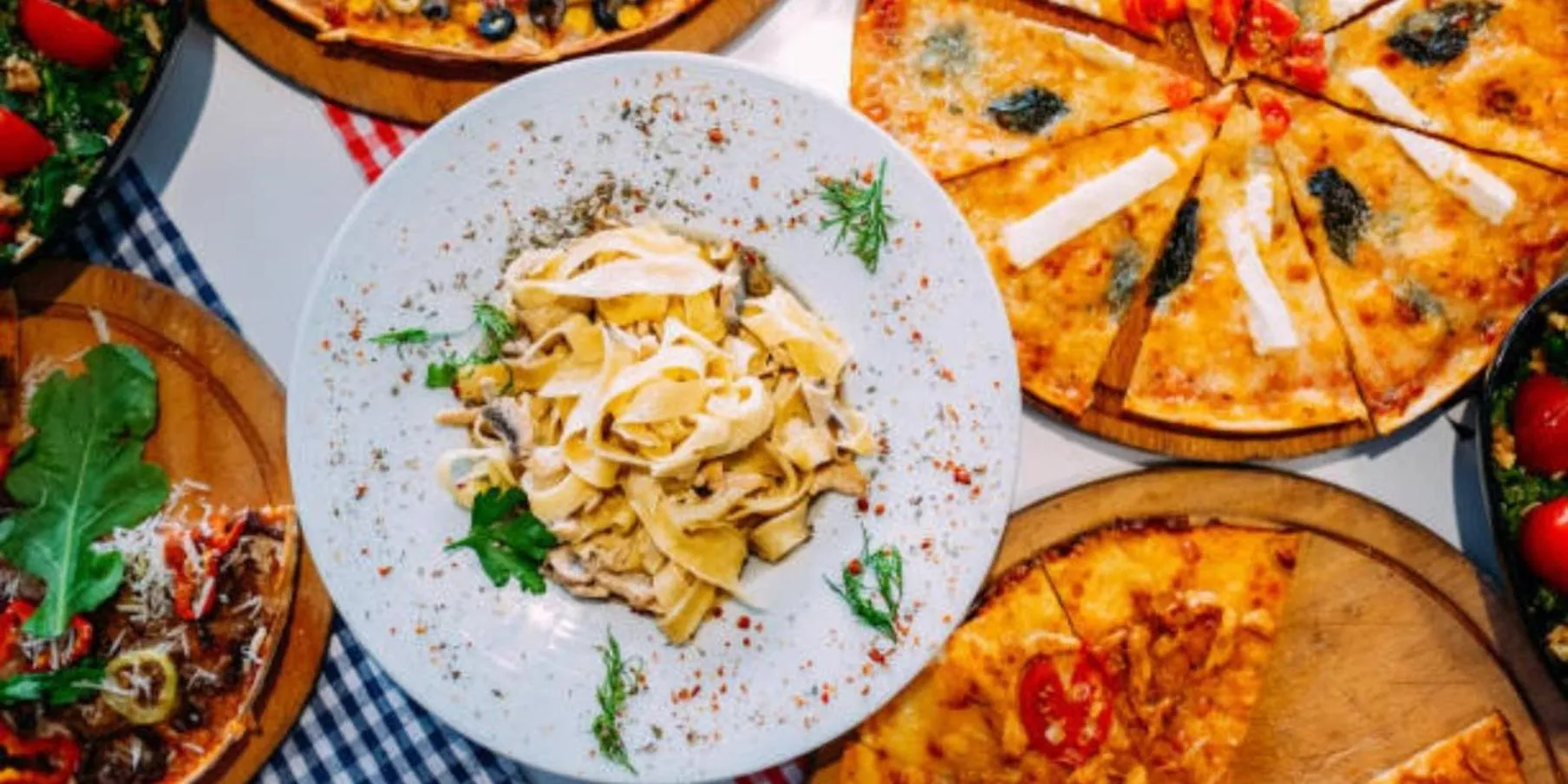 Restaurant/places to eat in Crowne Plaza Bahrain by IHG