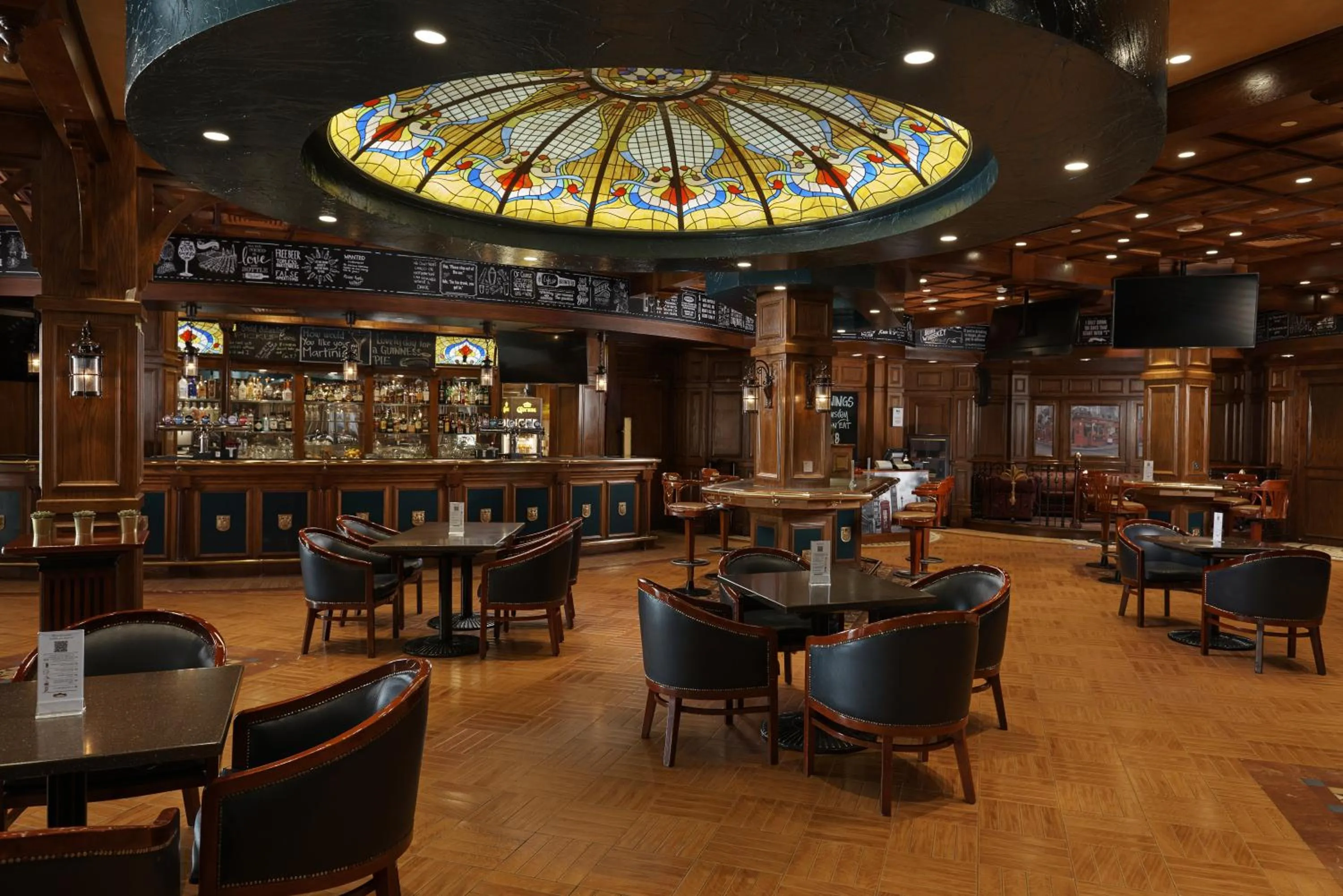 Restaurant/places to eat in Crowne Plaza Bahrain by IHG