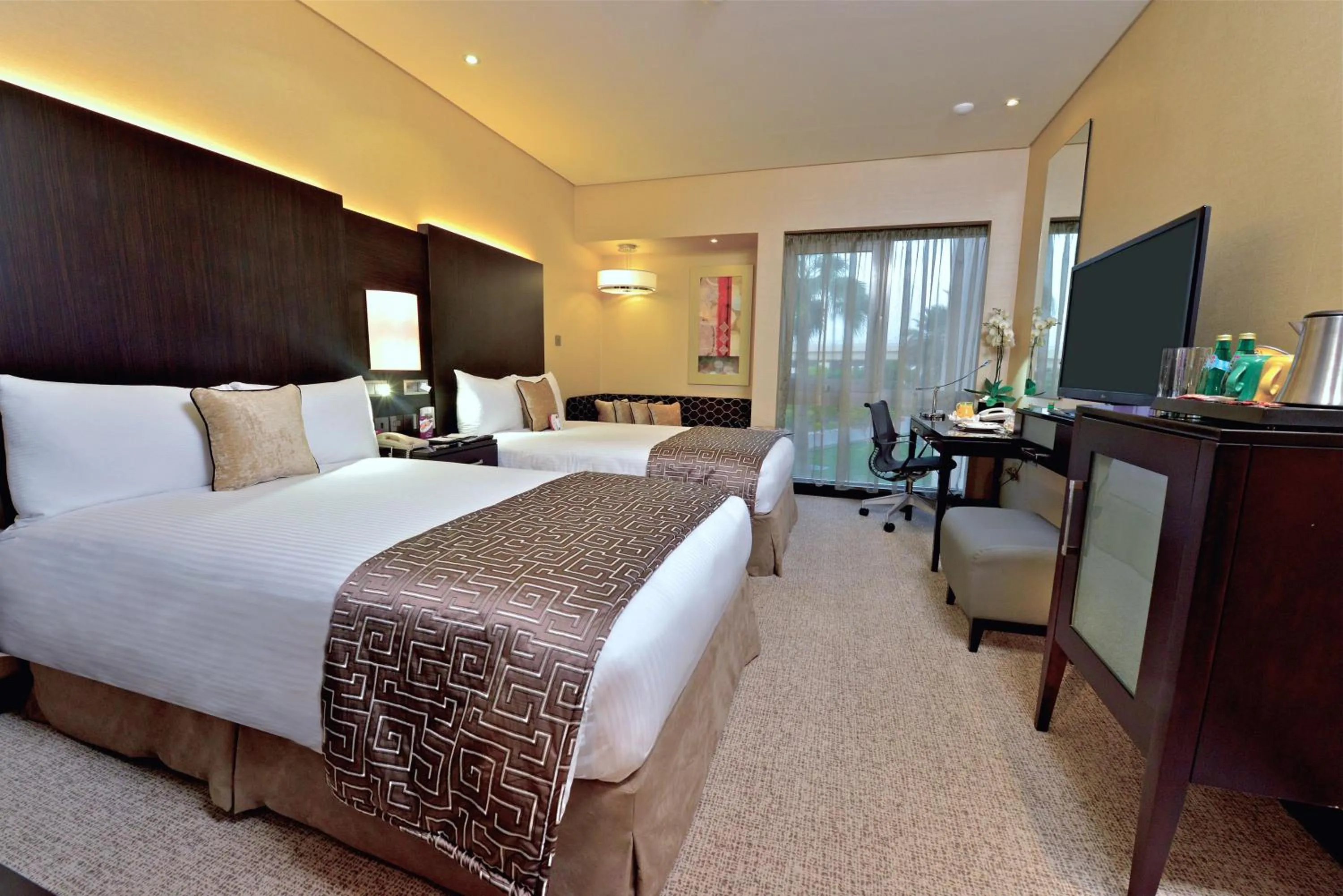 Photo of the whole room, Bed in Crowne Plaza Bahrain by IHG