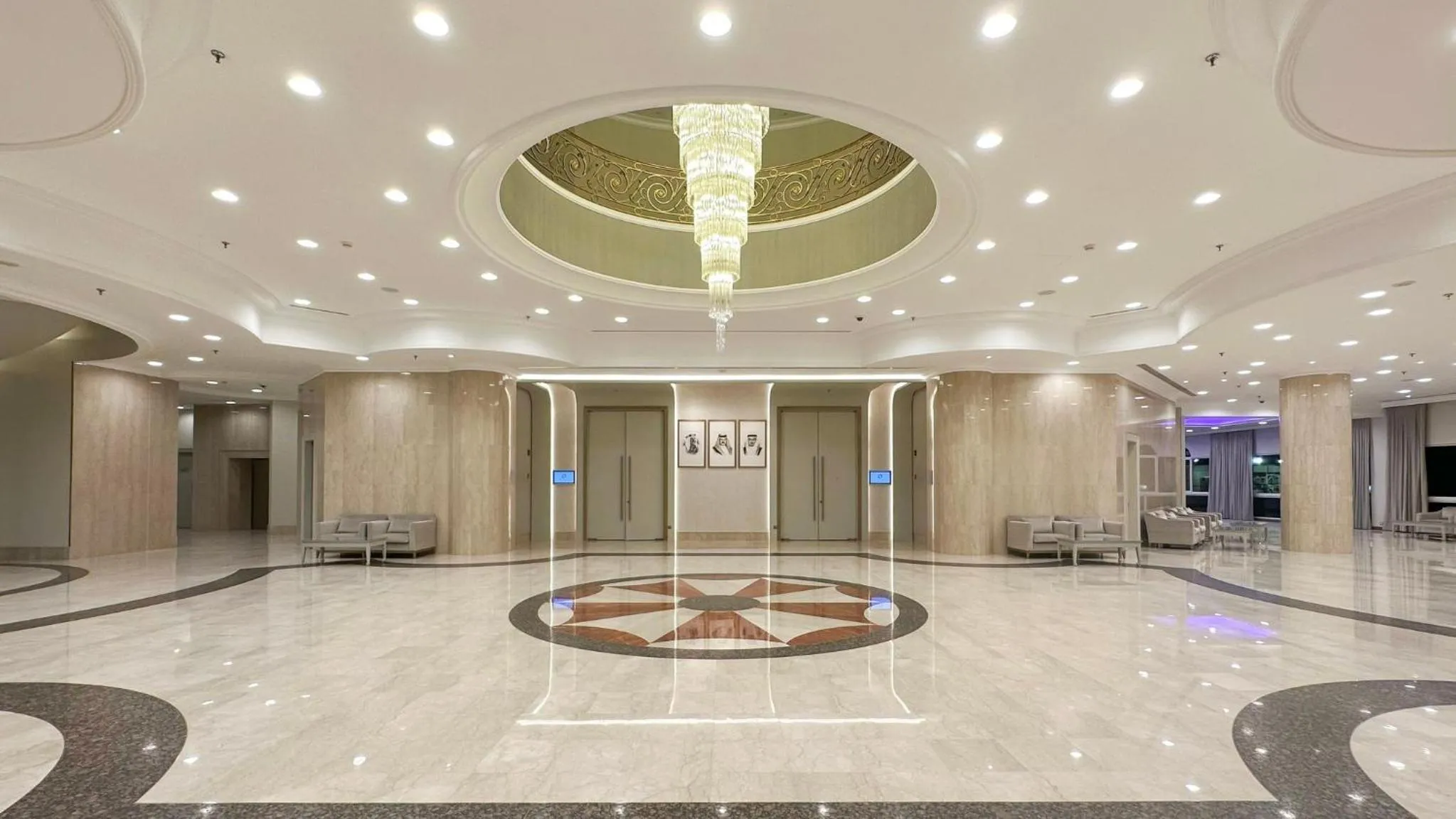 Restaurant/places to eat in Crowne Plaza Bahrain by IHG