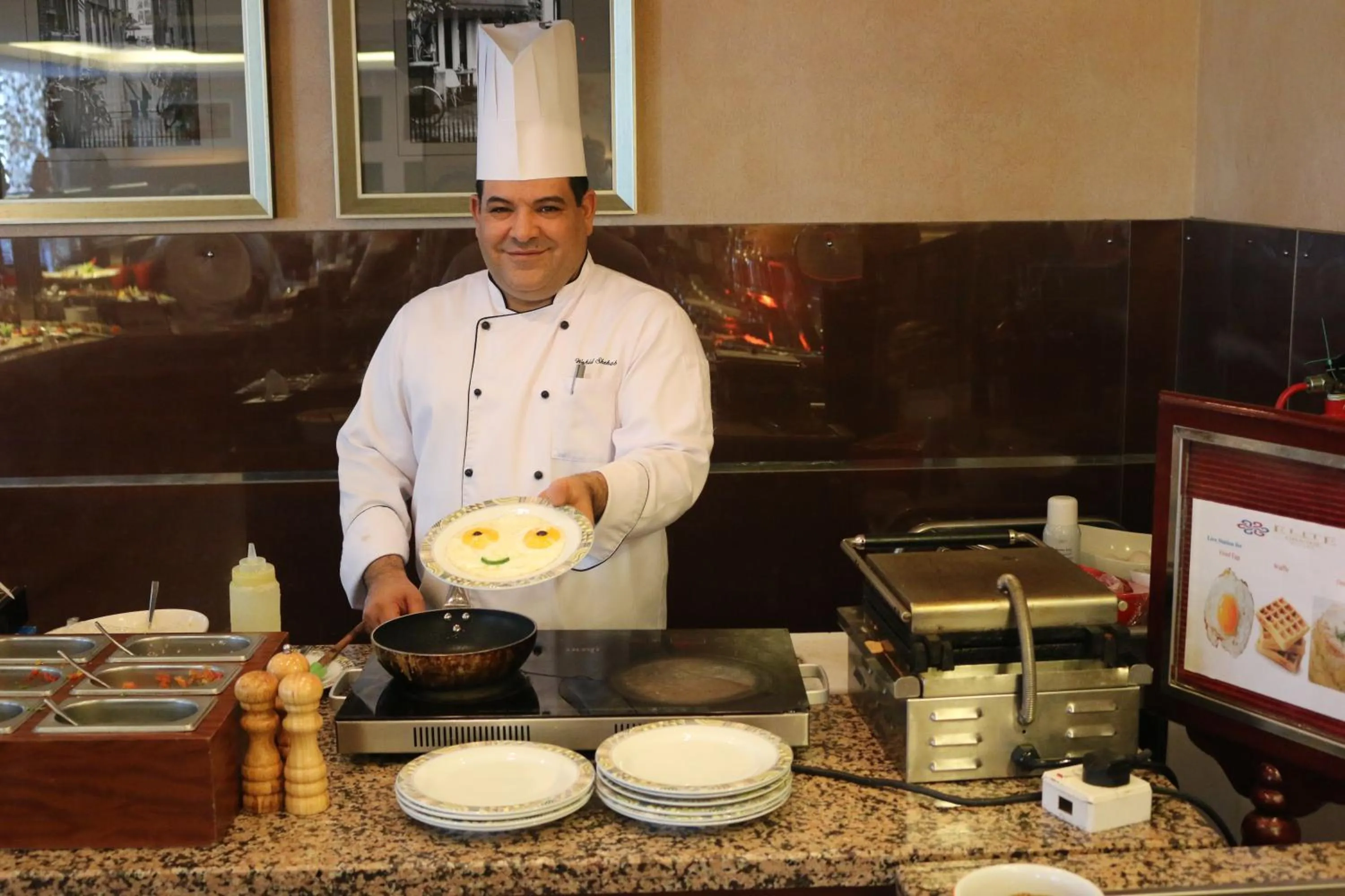 Restaurant/places to eat, Staff in Elite Grande Hotel