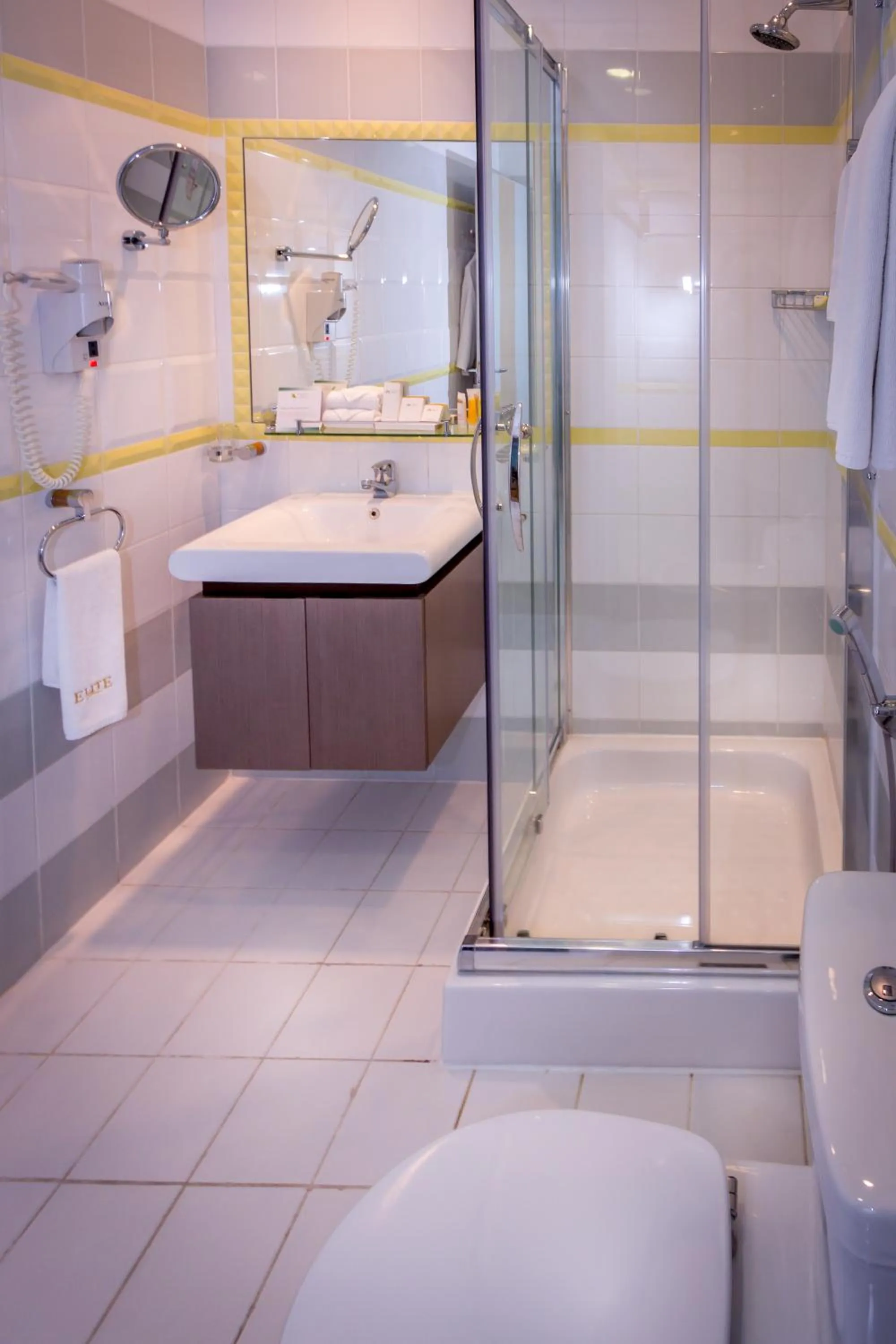 Shower in Elite Seef Residence And Hotel