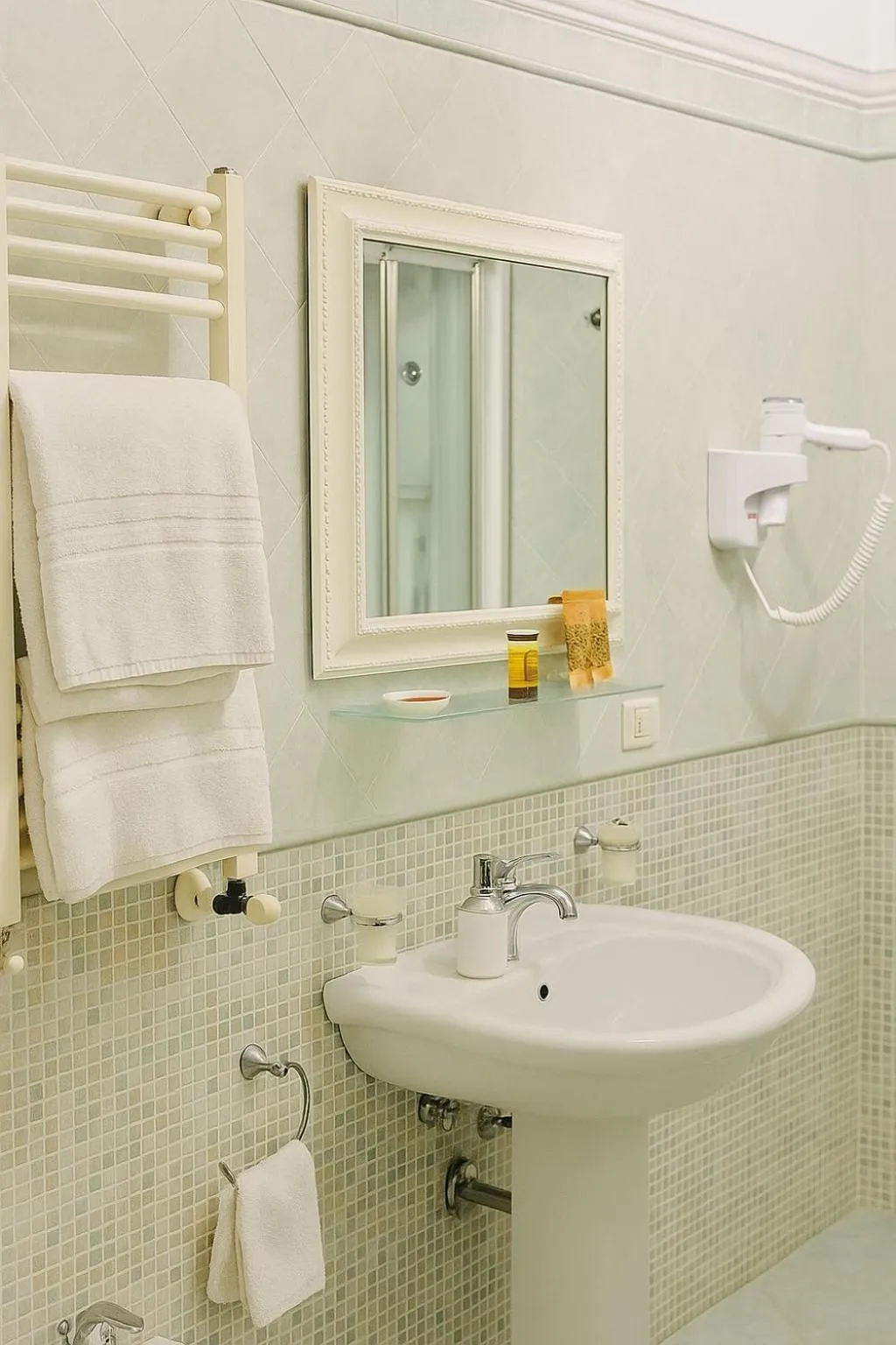 Bathroom in Hotel Borgo di Ciàula