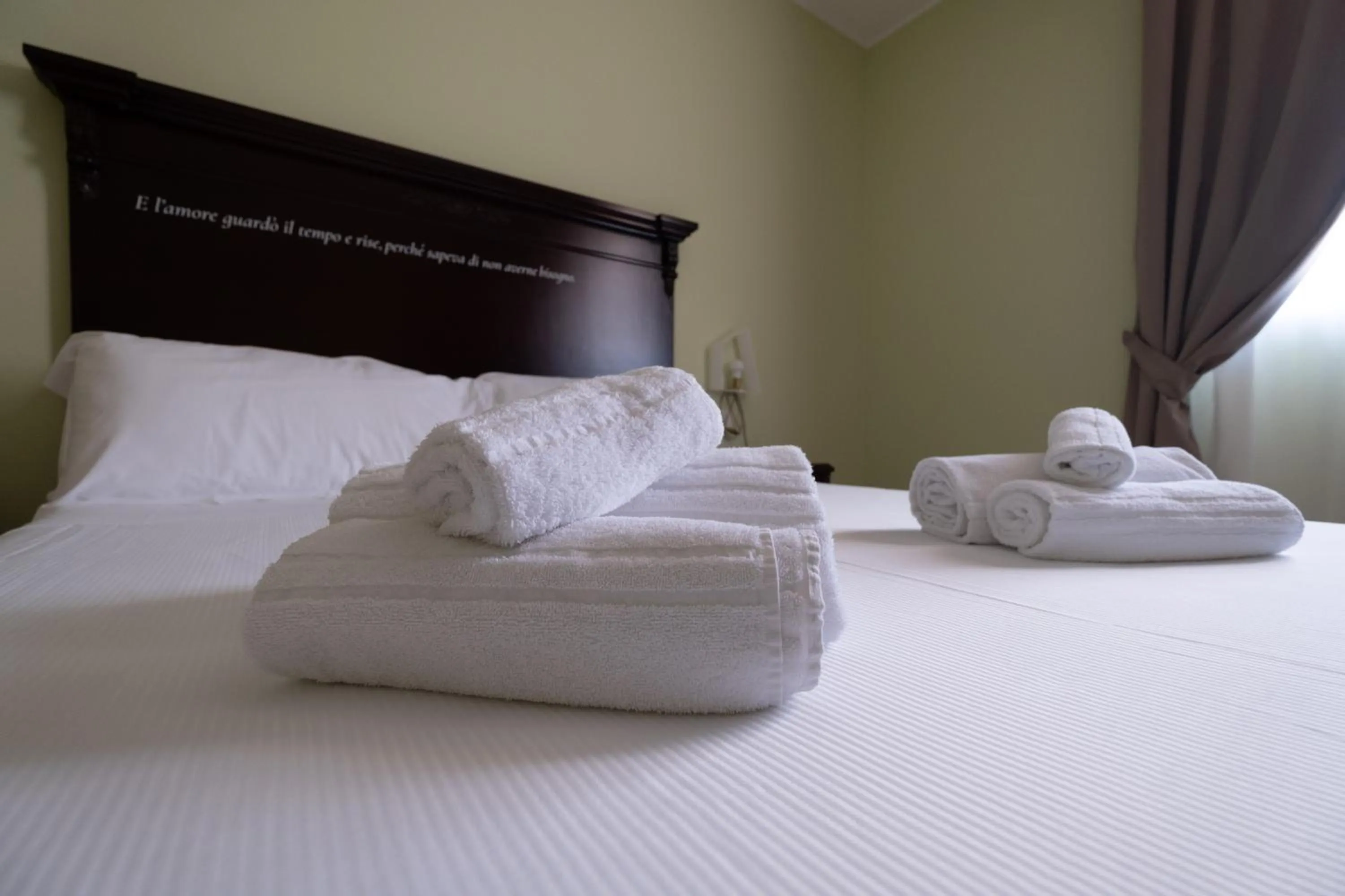 Decorative detail, Bed in Hotel Borgo di Ciàula