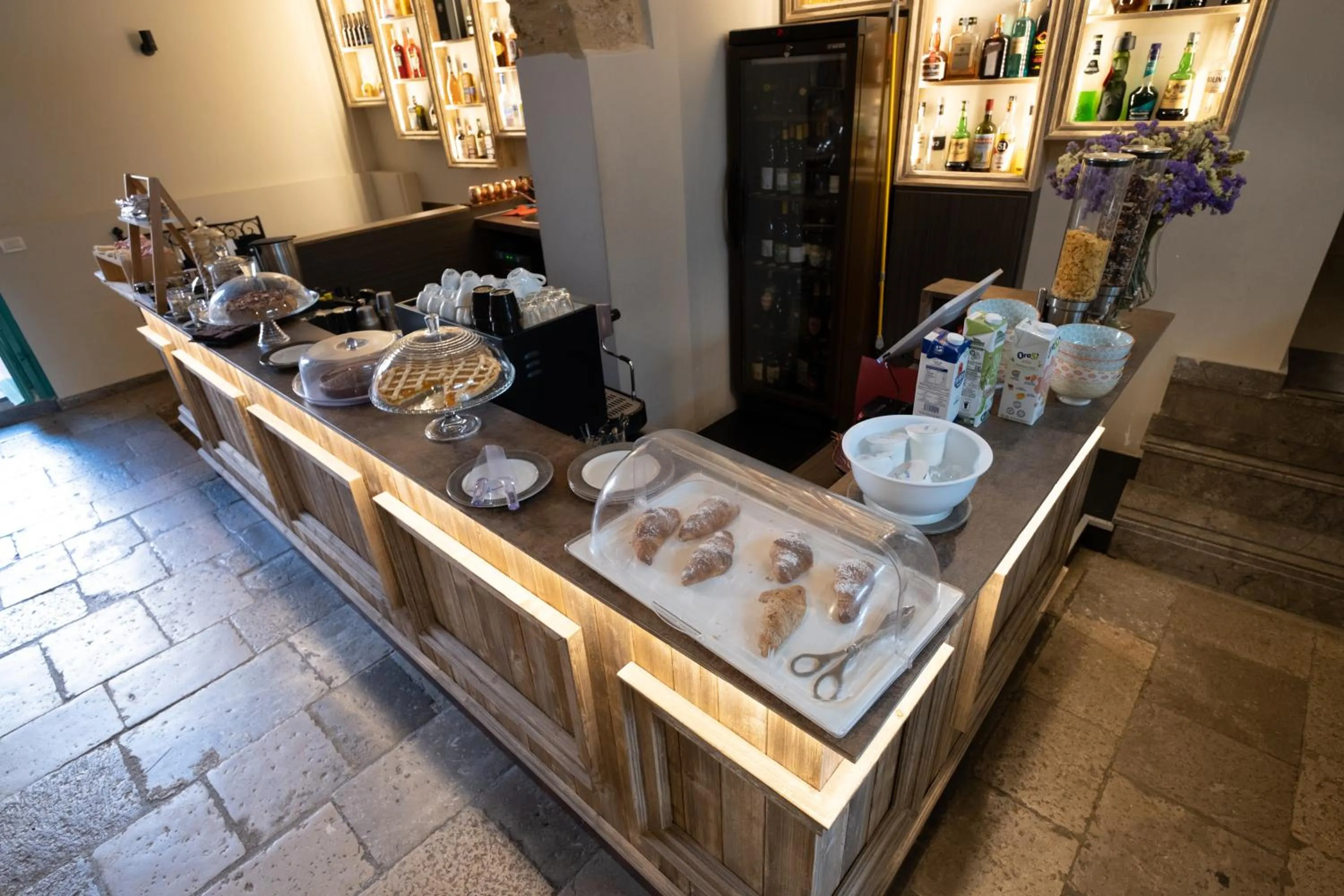 Food and drinks in Hotel Borgo di Ciàula