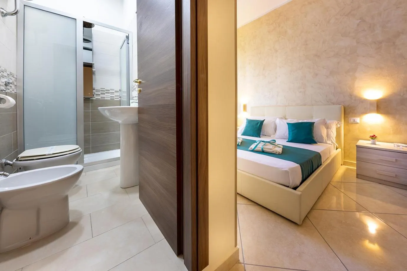 Photo of the whole room, Bed in Re Diego