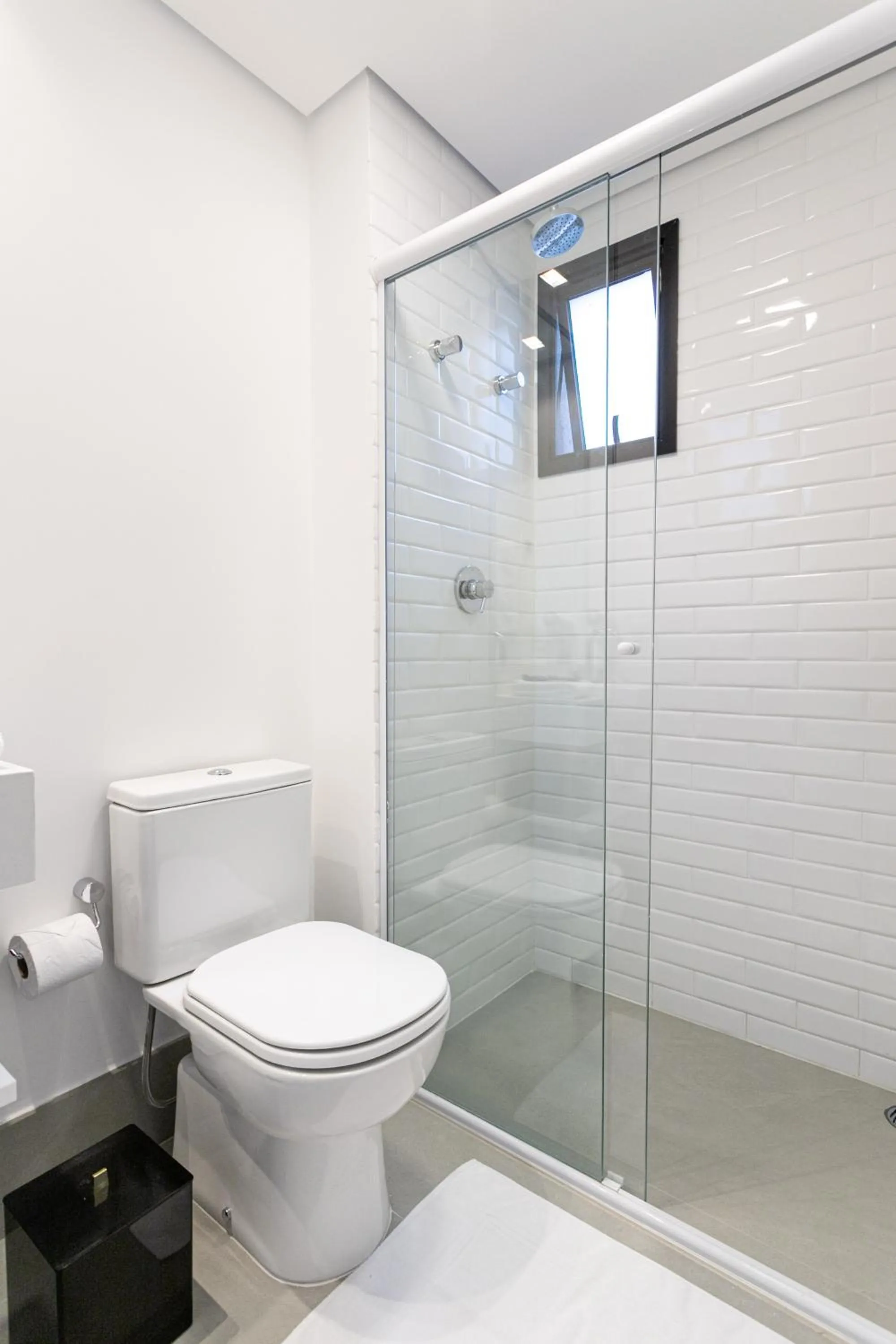 Shower in Charlie Itaim Bueno Brandão