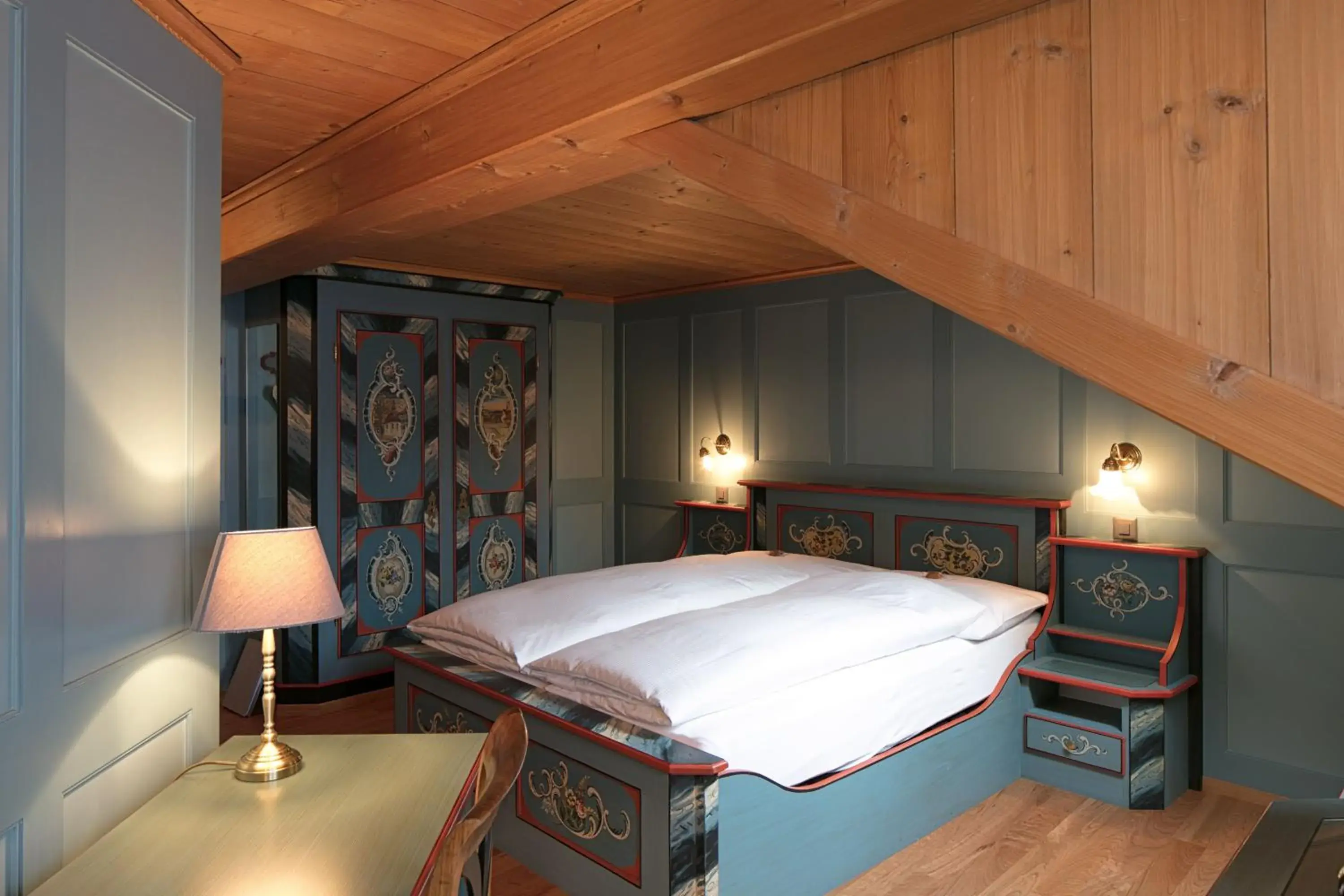 Historic Double Room in Hotel Löwen Historic Double Room in Hotel Löwen