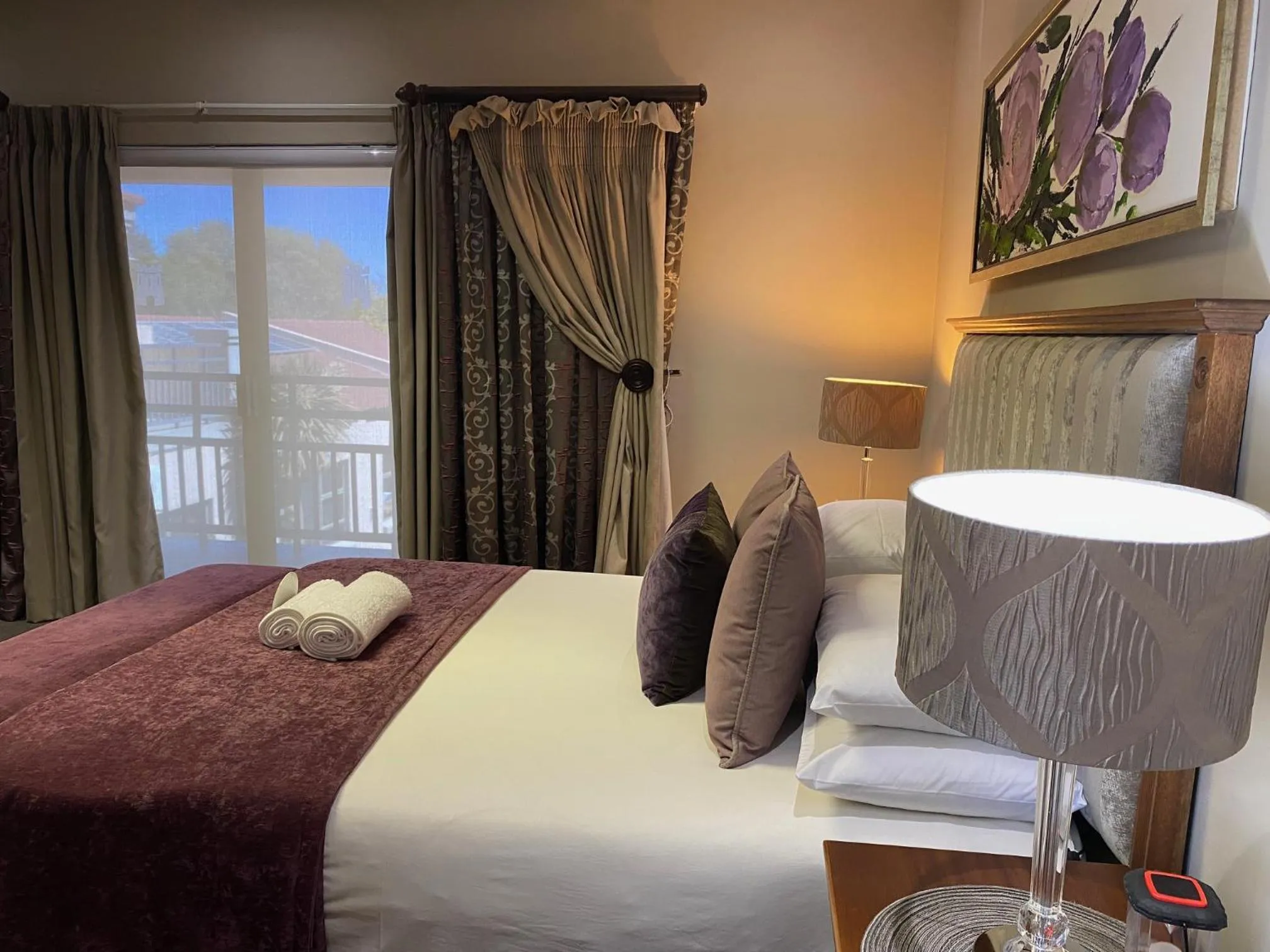 View (from property/room), Bed in Castello Guest House, Bloemfontein