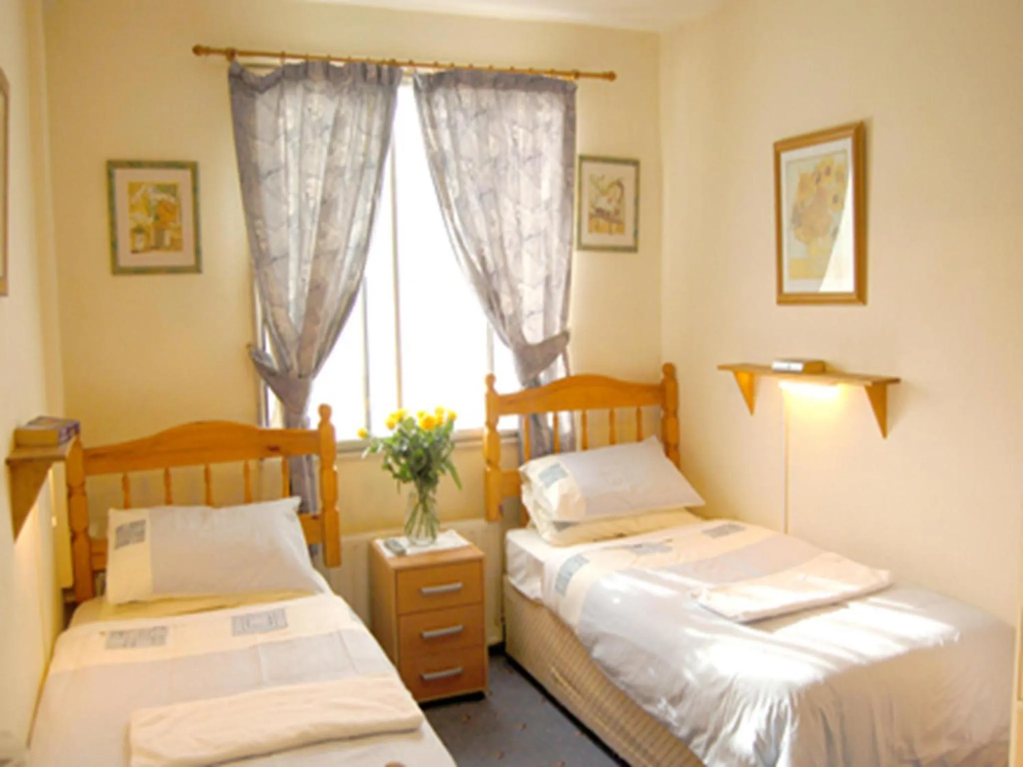 Bedroom, Bed in St. George's Lodge