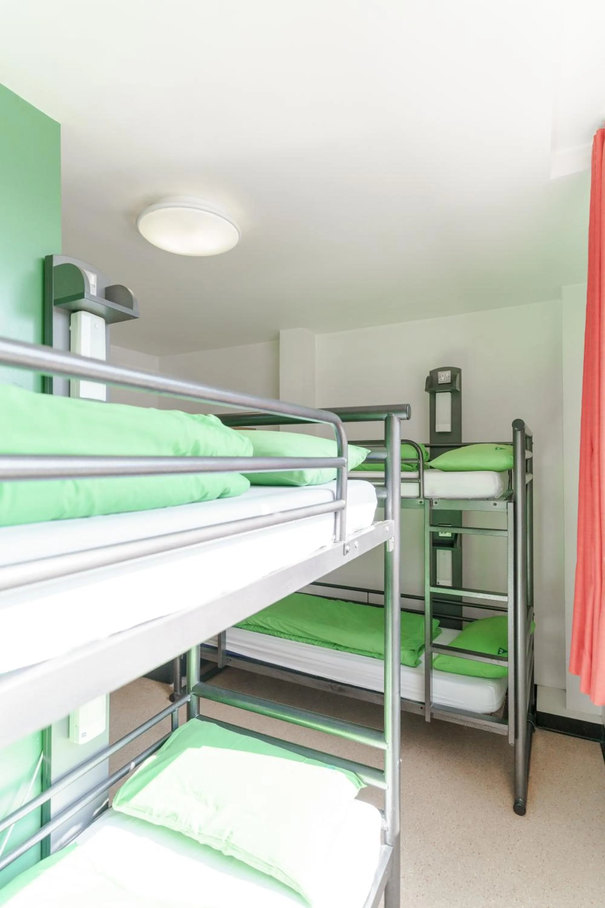 Bed in YHA London Central