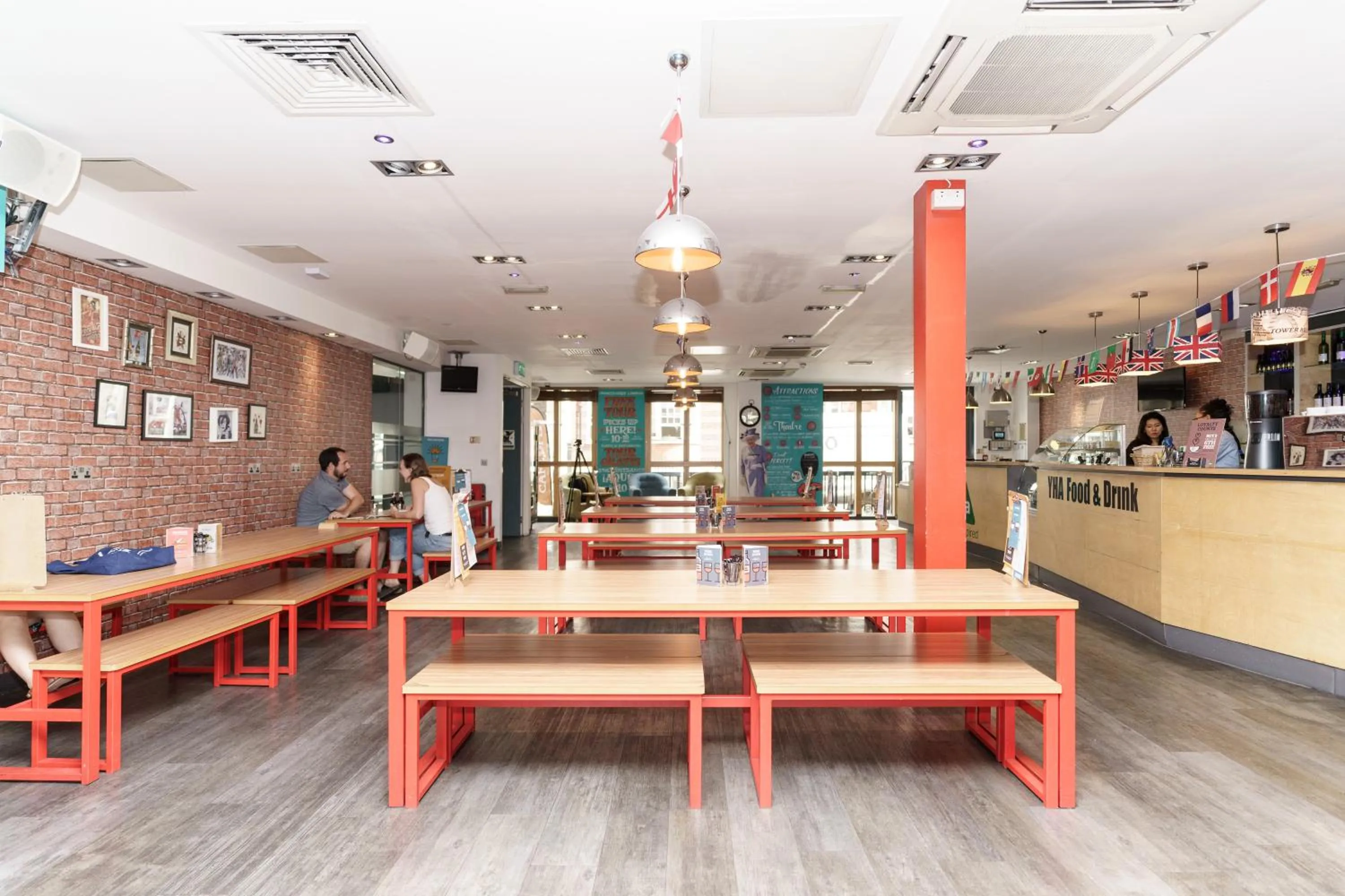 Restaurant/places to eat in YHA London Central