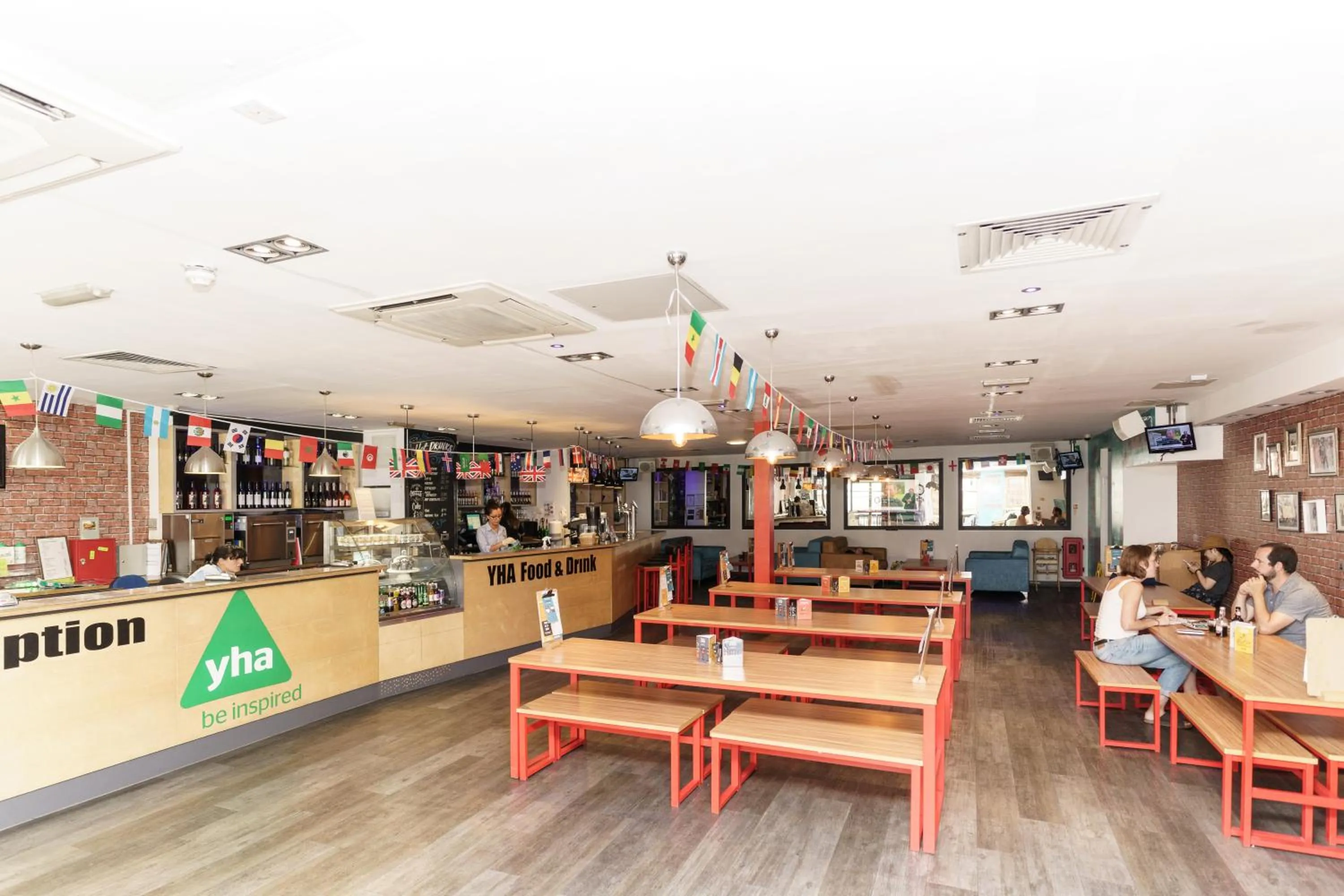 Restaurant/places to eat in YHA London Central