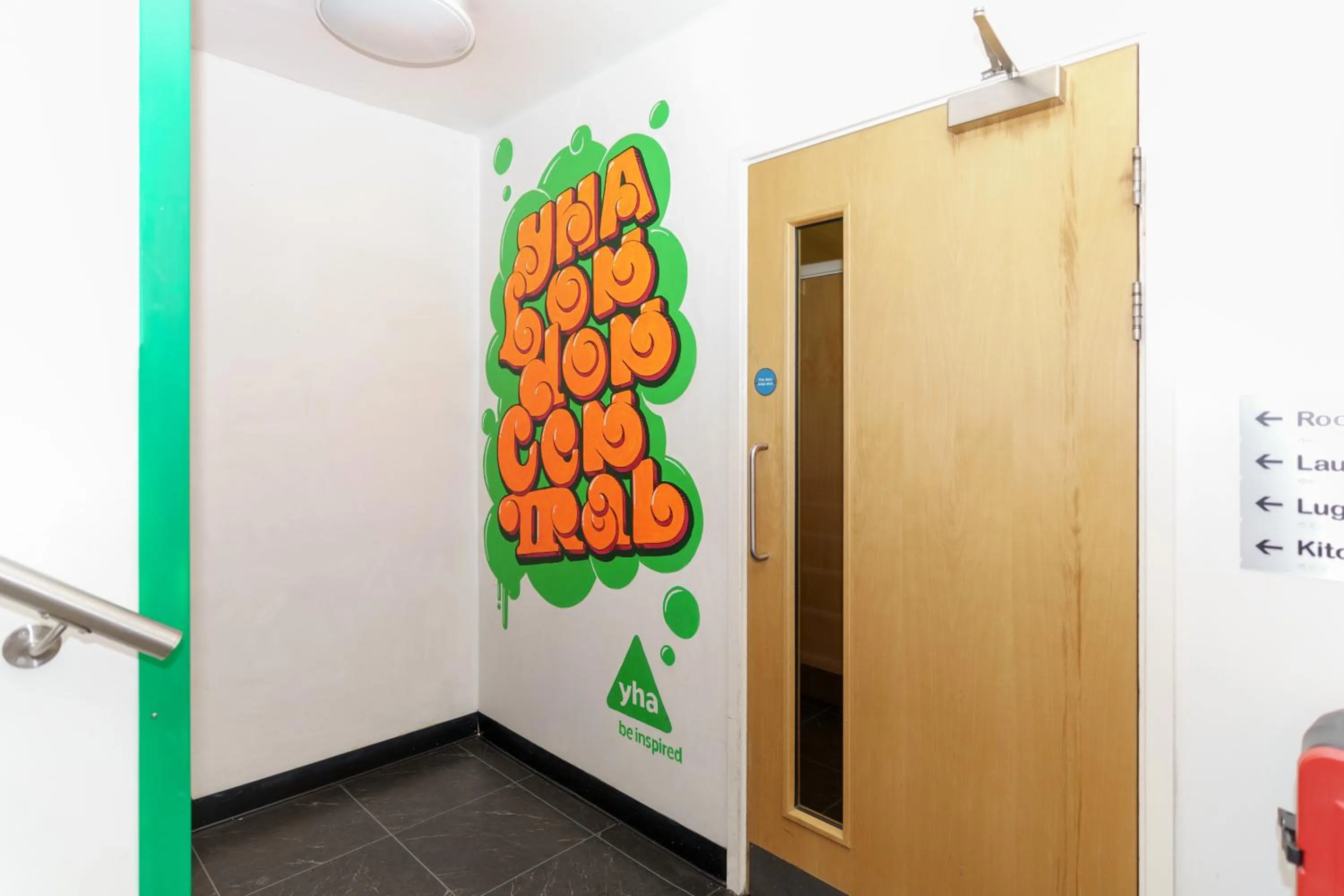 Logo/Certificate/Sign in YHA London Central