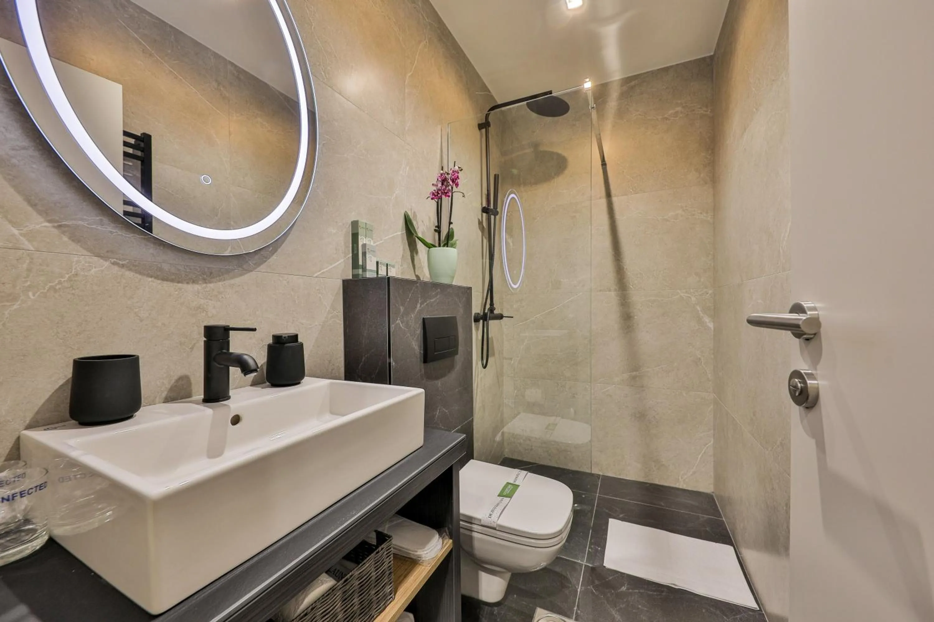 Shower in Hotel Botanica