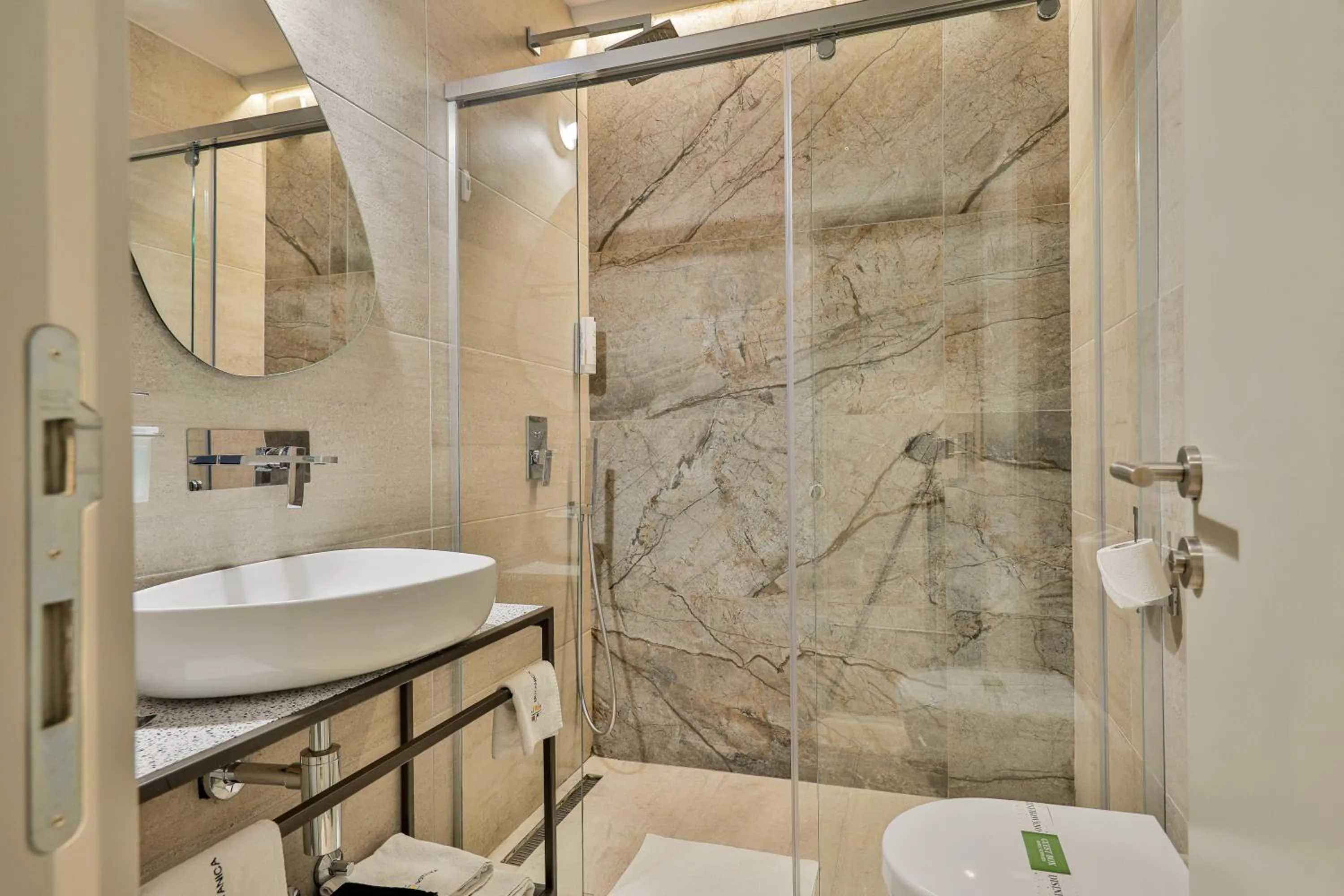 Shower in Hotel Botanica