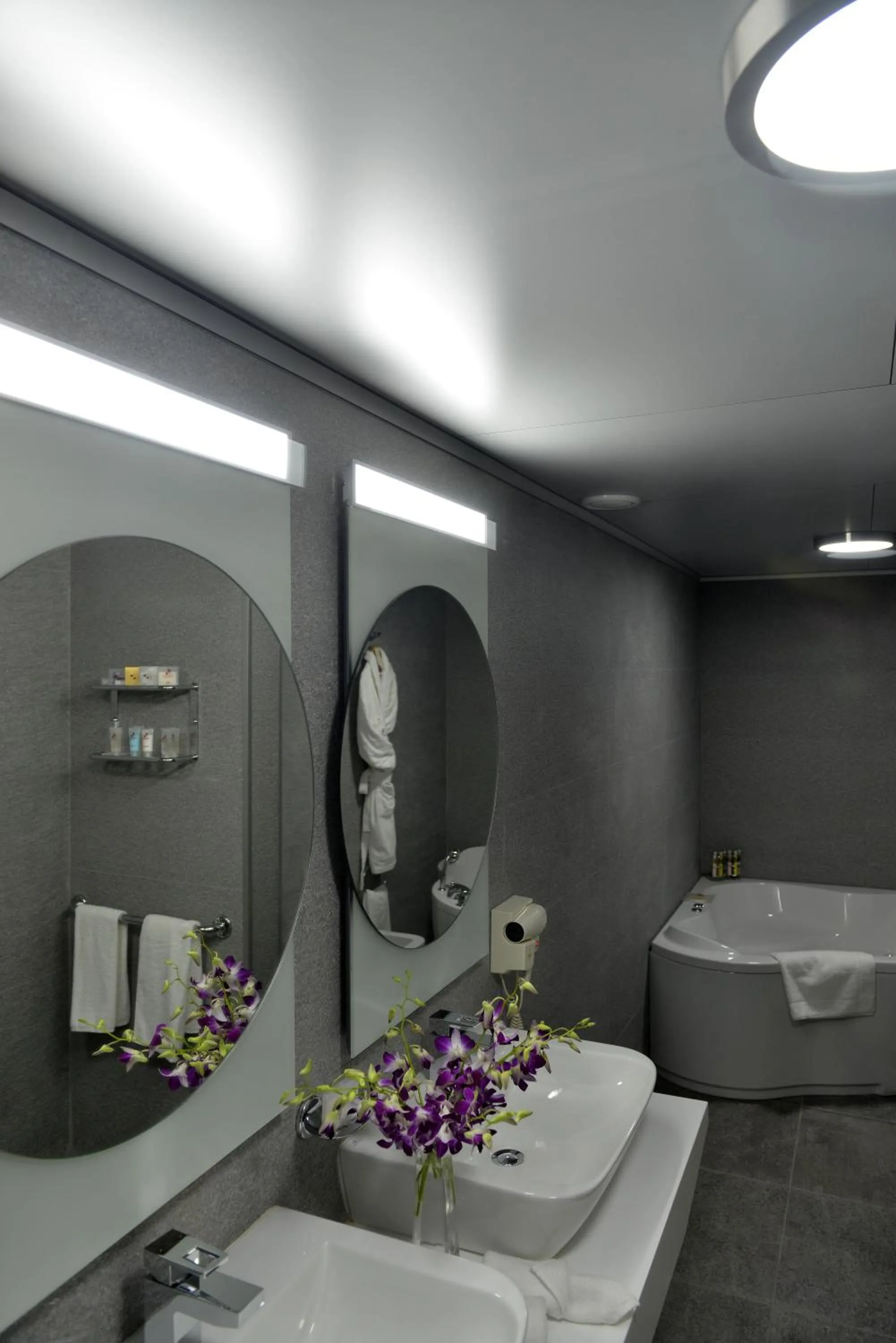 Bathroom in Regency Palace Hotel