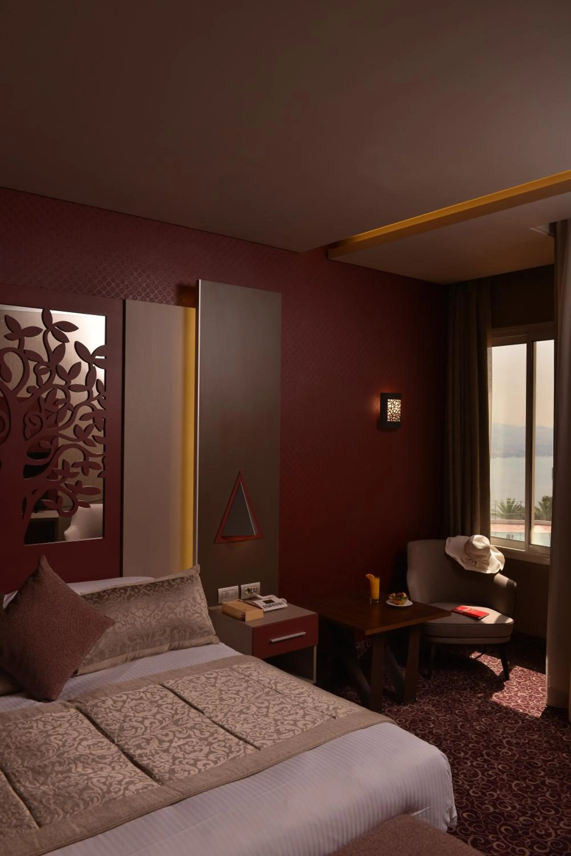 Bedroom, Bed in Regency Palace Hotel