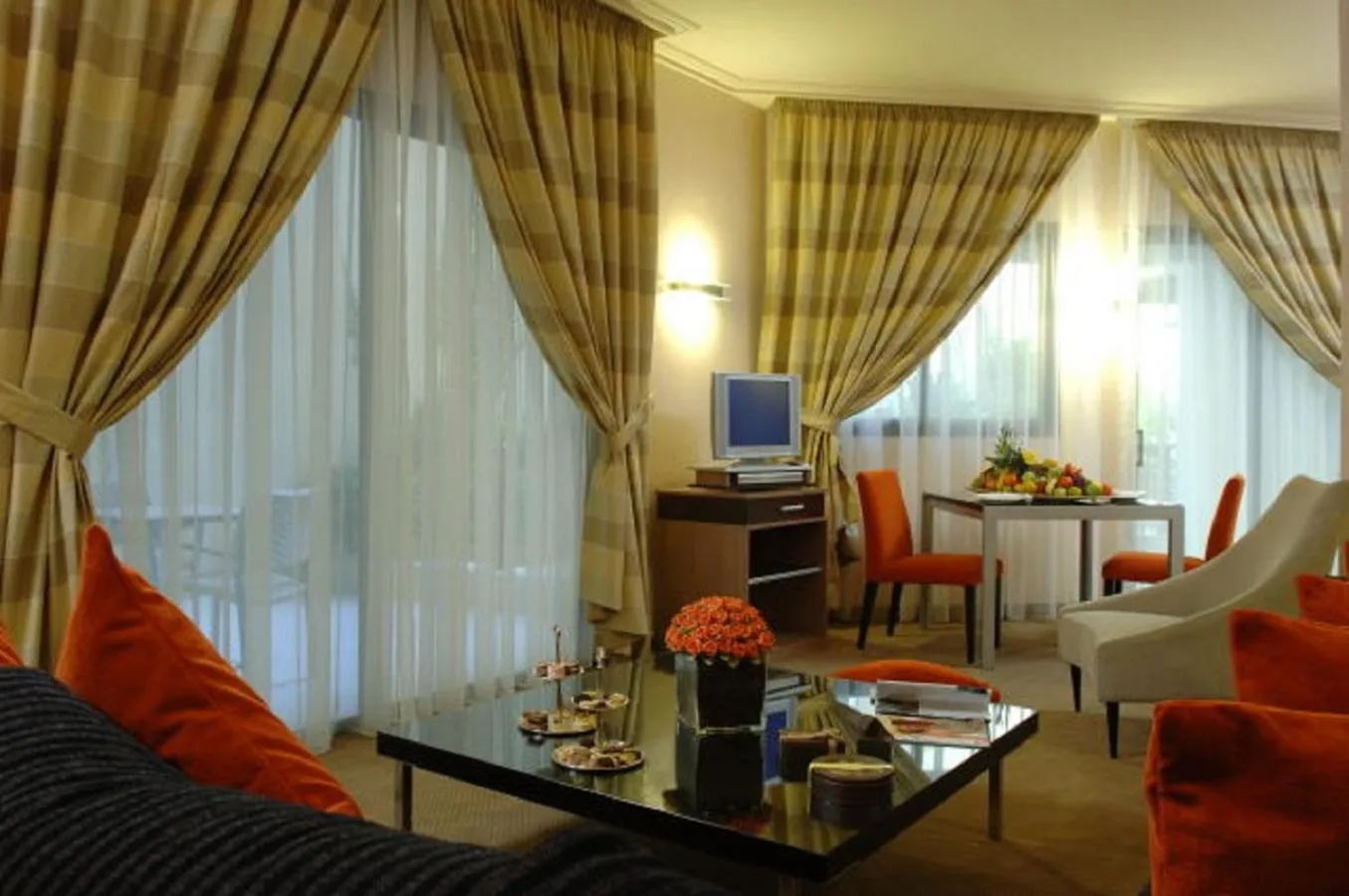 Living room in Regency Palace Hotel