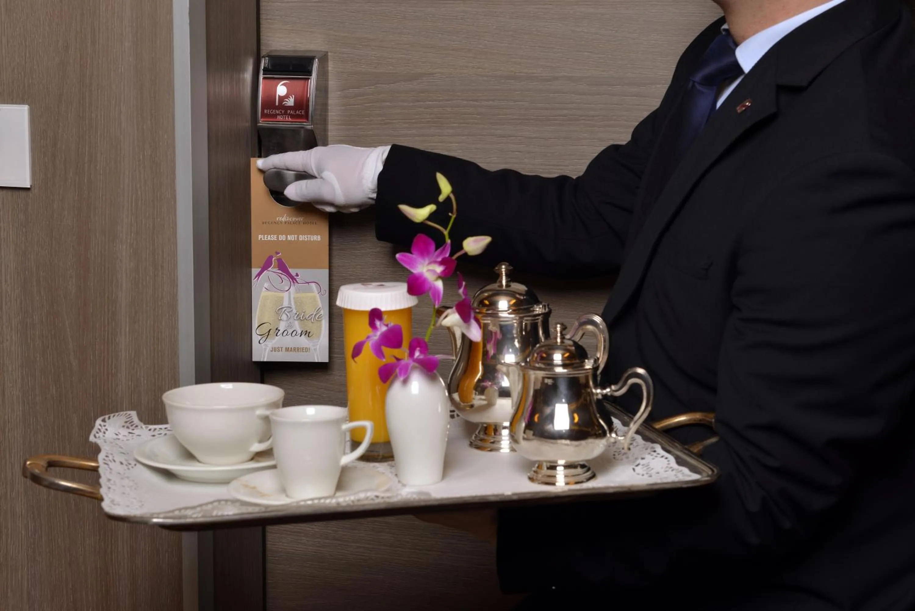 Coffee/tea facilities in Regency Palace Hotel