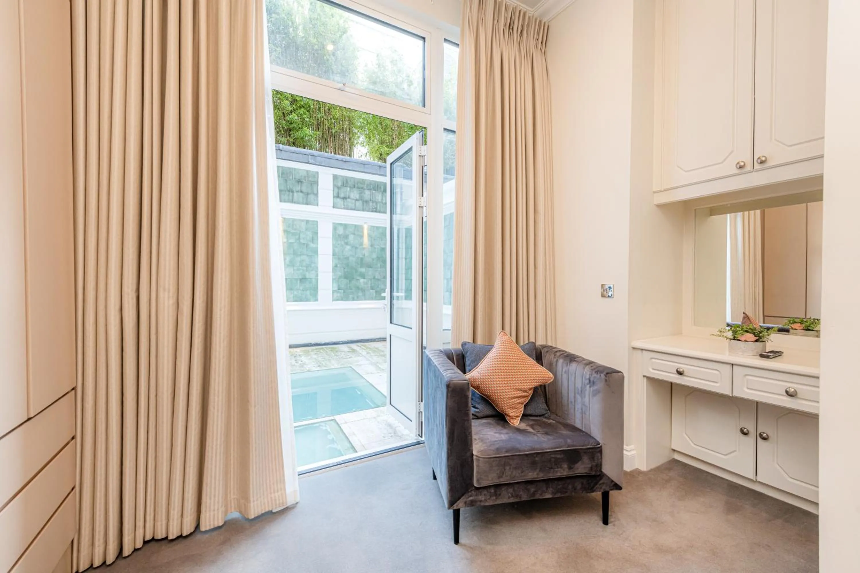 Seating area in 20 Hertford Street - Mayfair Apartments
