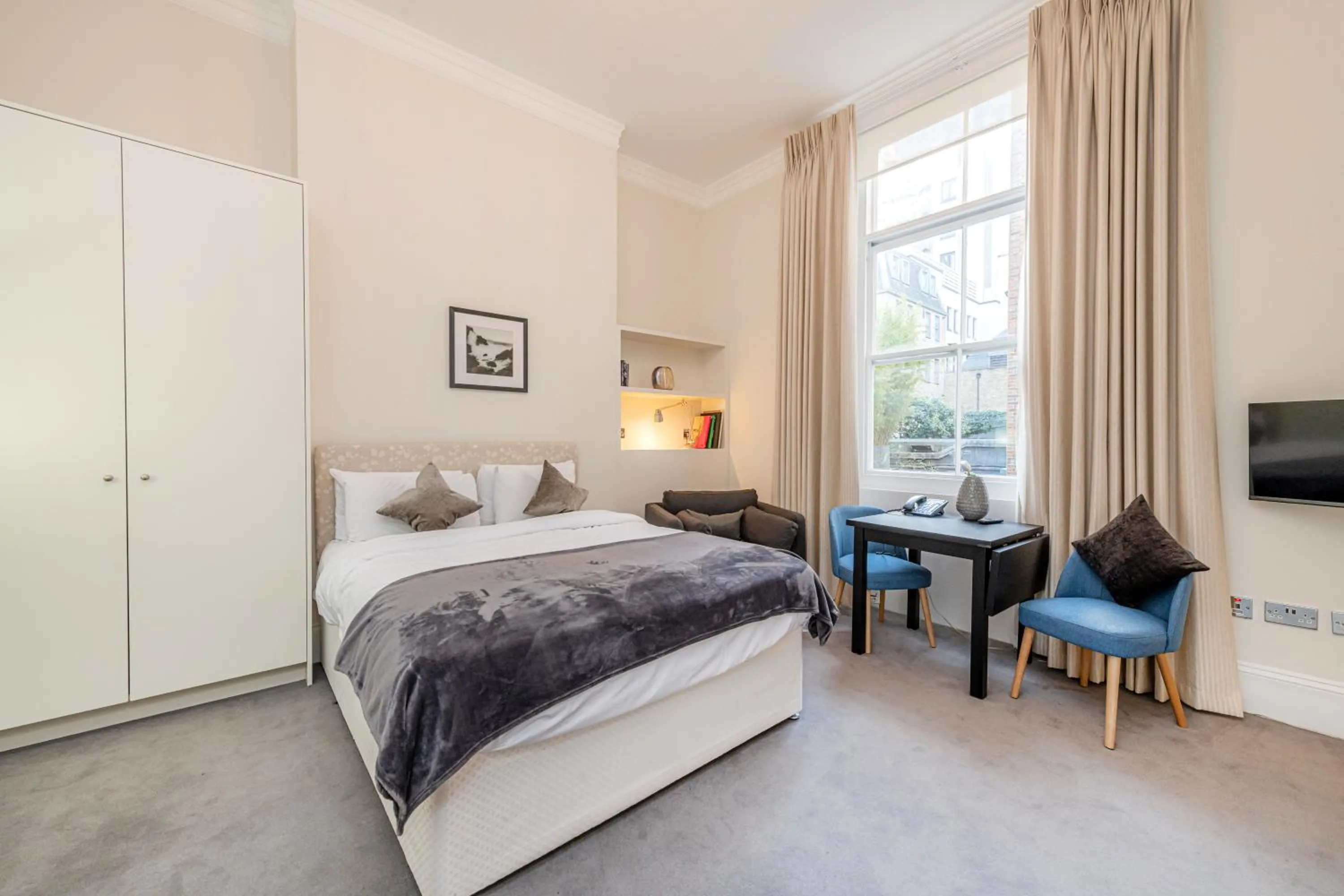 Bed in 20 Hertford Street - Mayfair Apartments