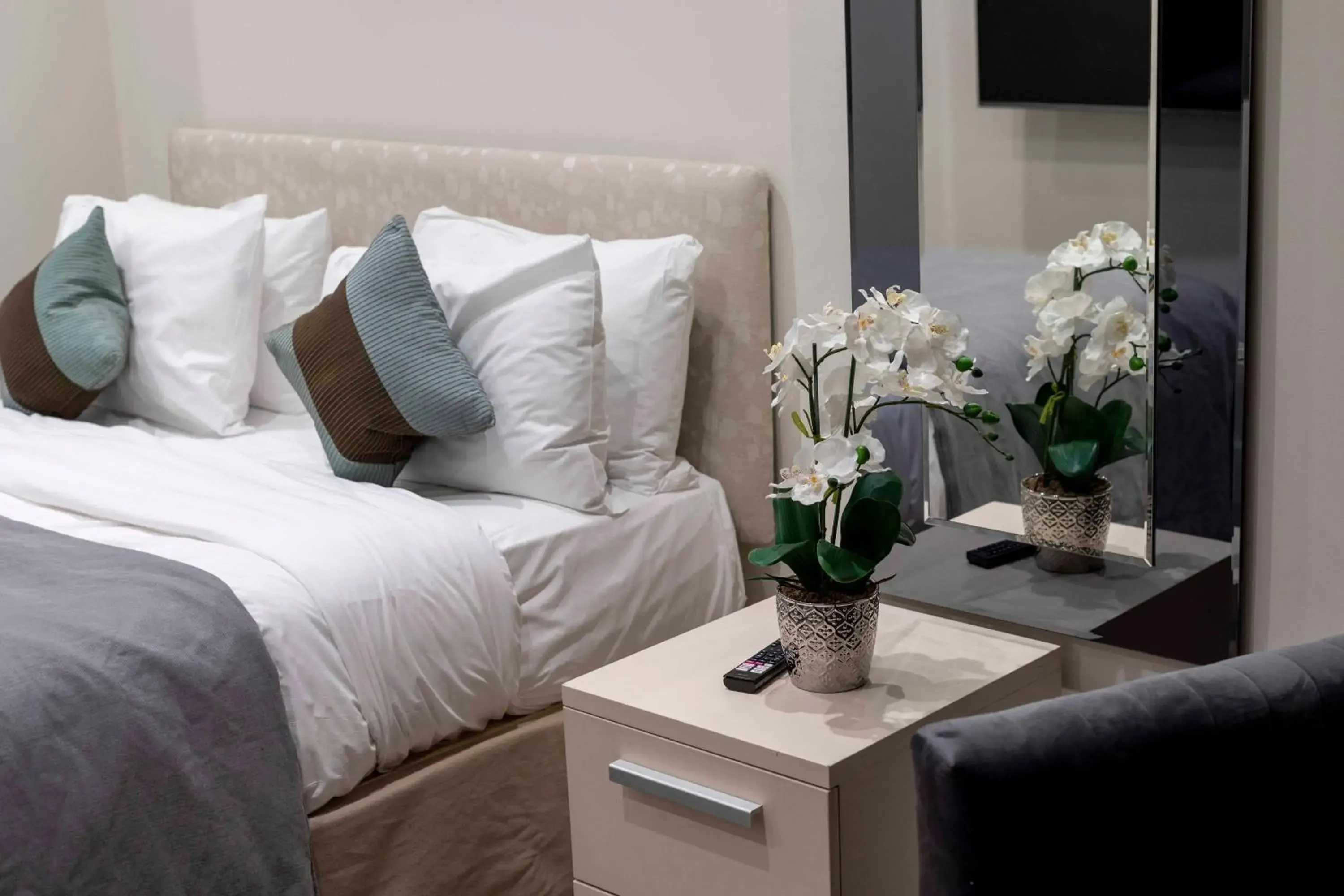 One-Bedroom Apartment in 20 Hertford Street - Mayfair Apartments One-Bedroom Apartment in 20 Hertford Street - Mayfair Apartments