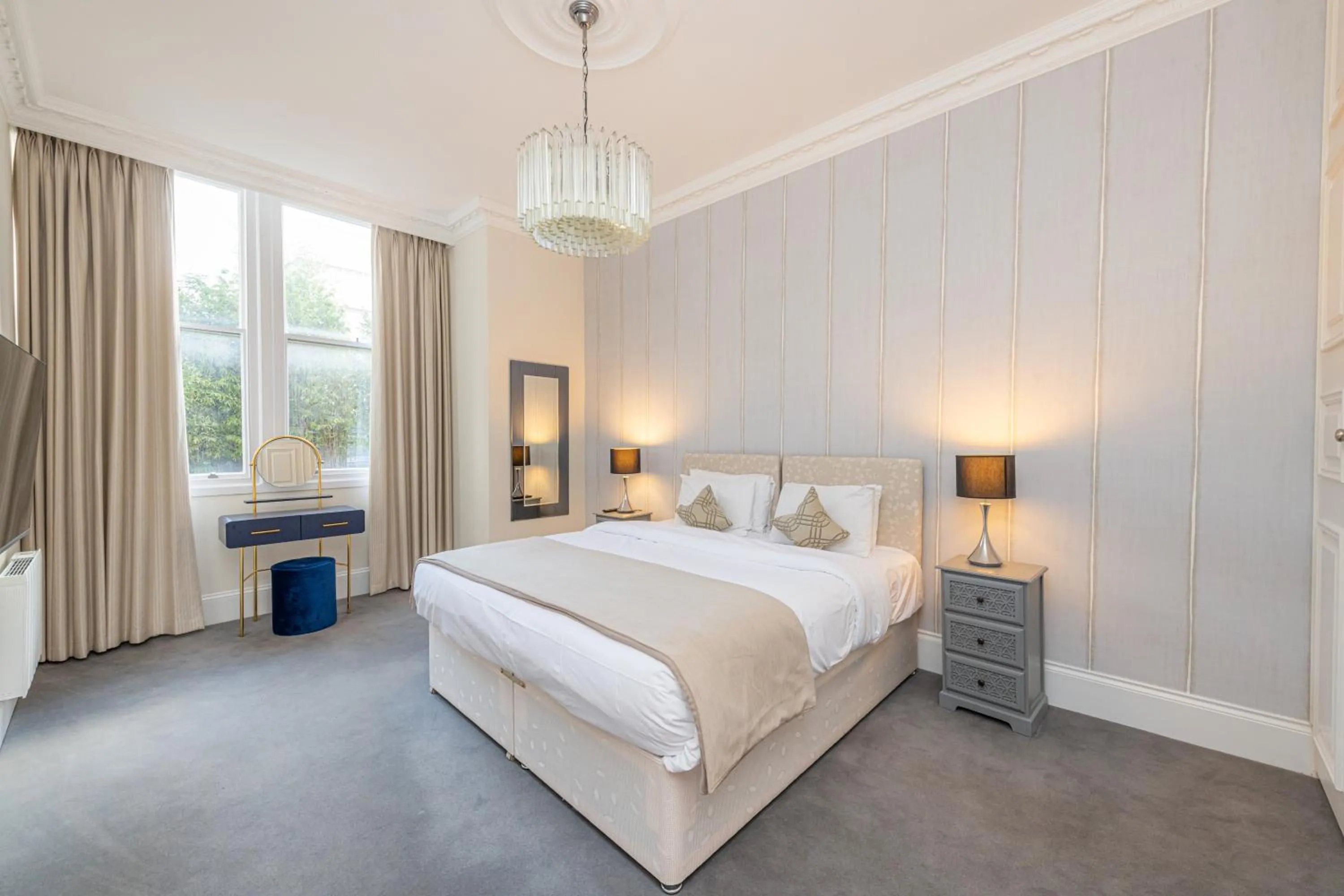 Bedroom, Bed in 20 Hertford Street - Mayfair Apartments