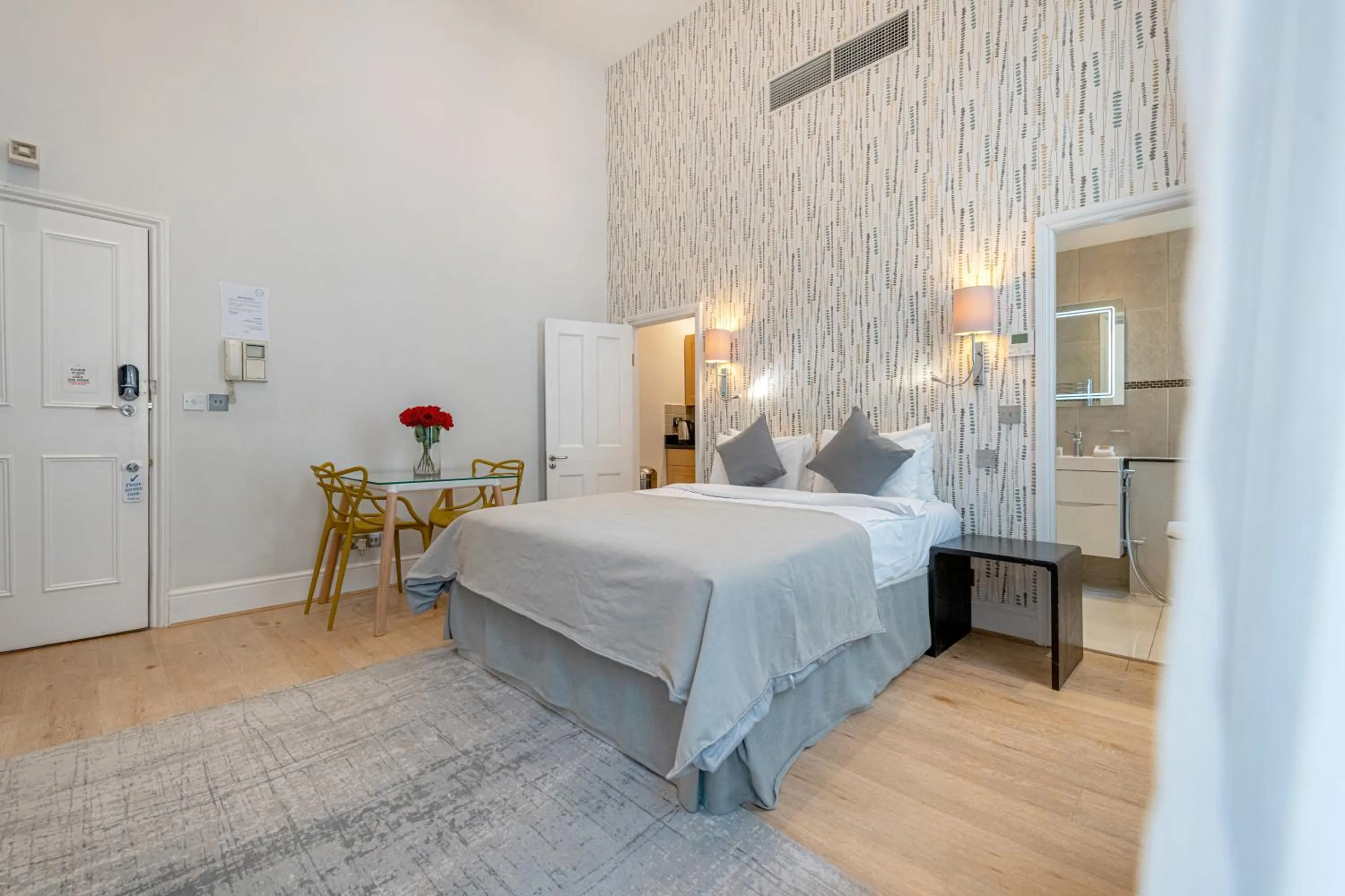 Bed in 17 Hertford Street