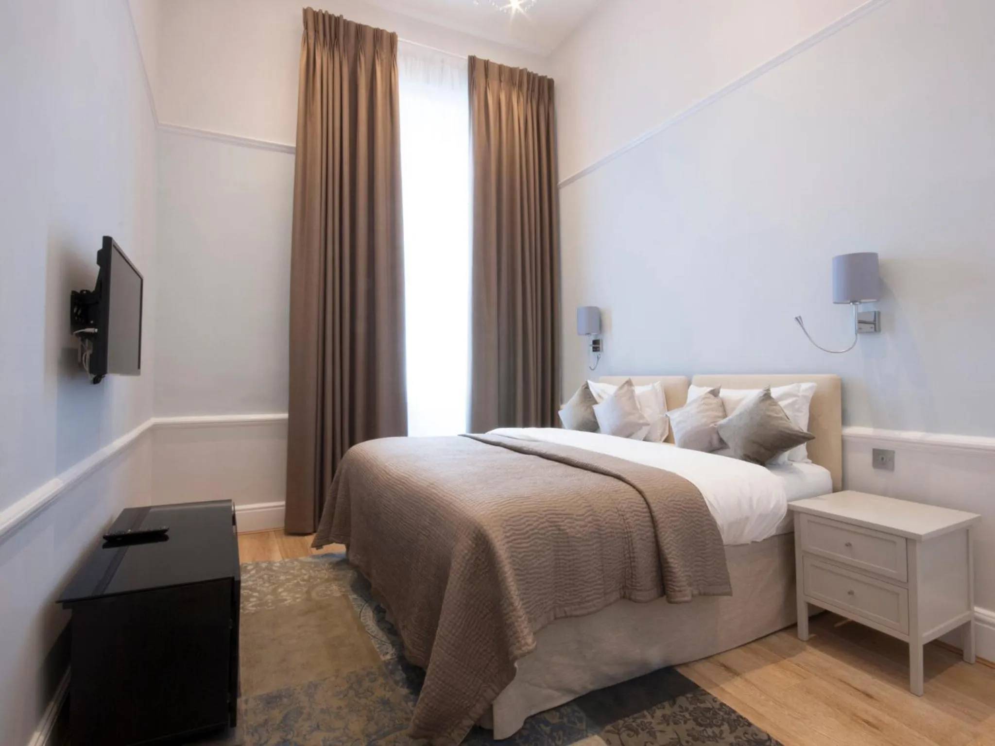 Bedroom in 17 Hertford Street