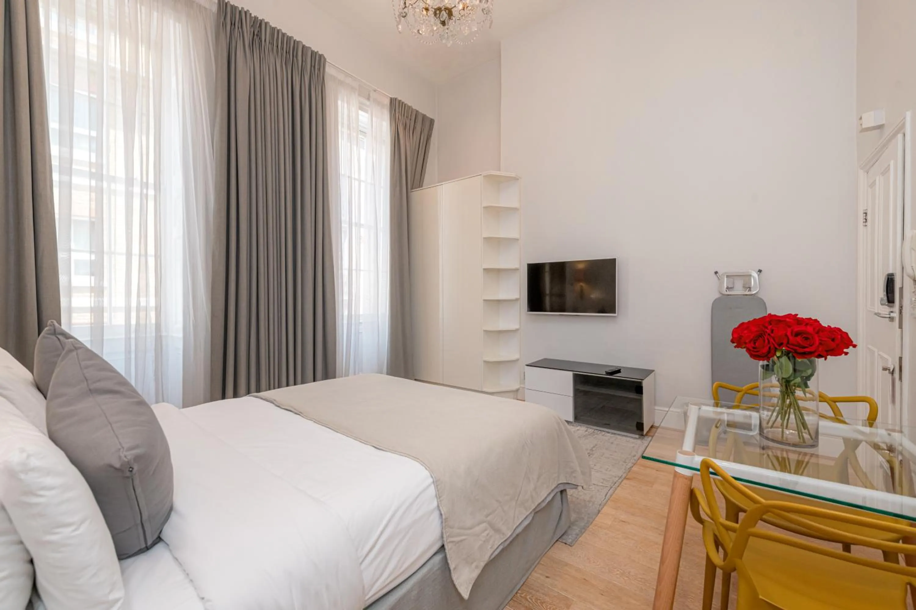 Bed in 17 Hertford Street