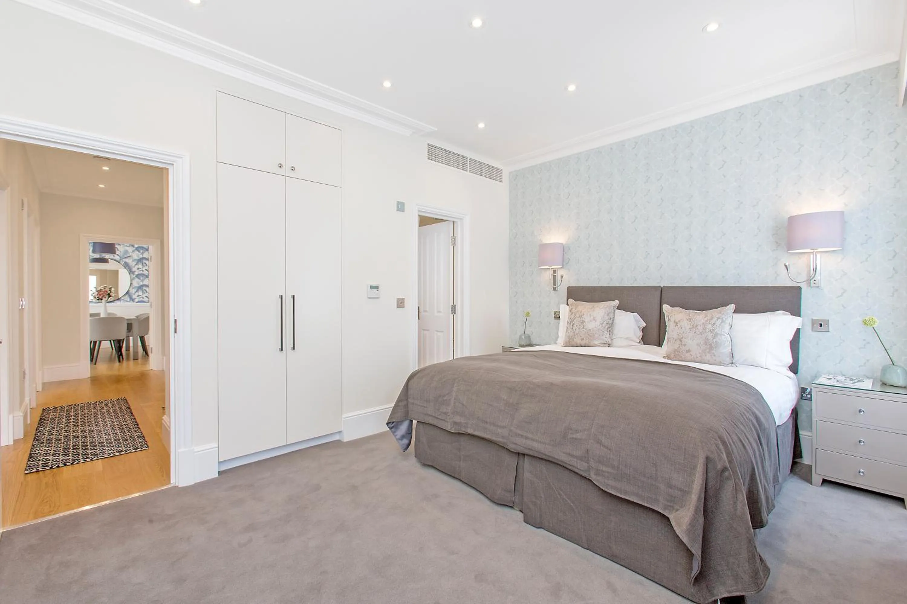 Bedroom, Bed in Chesham Court Knightsbridge