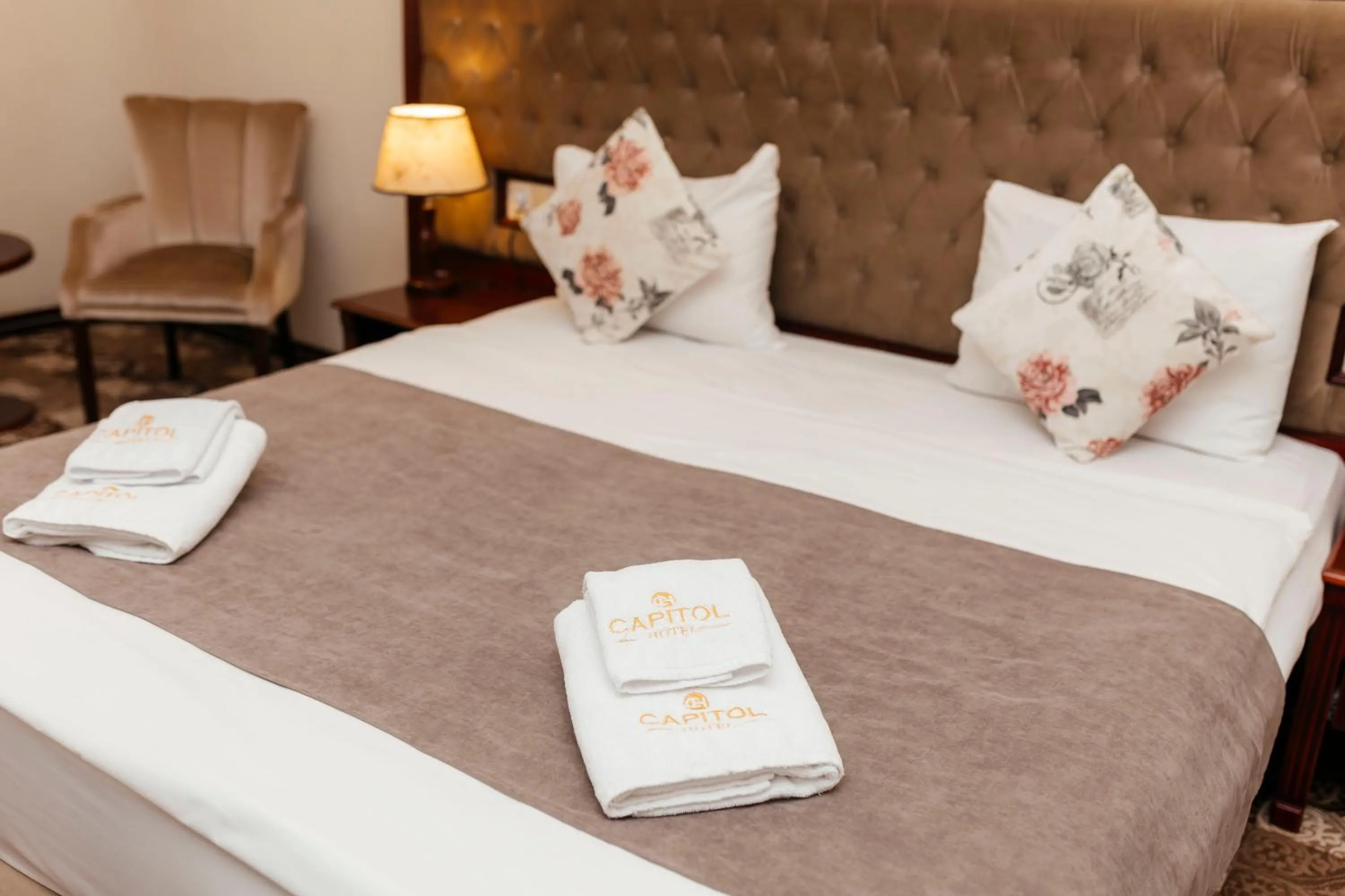 View (from property/room), Bed in Capitol Hotel