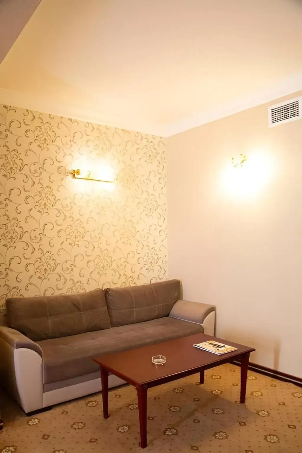 Deluxe Quadruple Room in Capitol Hotel Deluxe Quadruple Room in Capitol Hotel