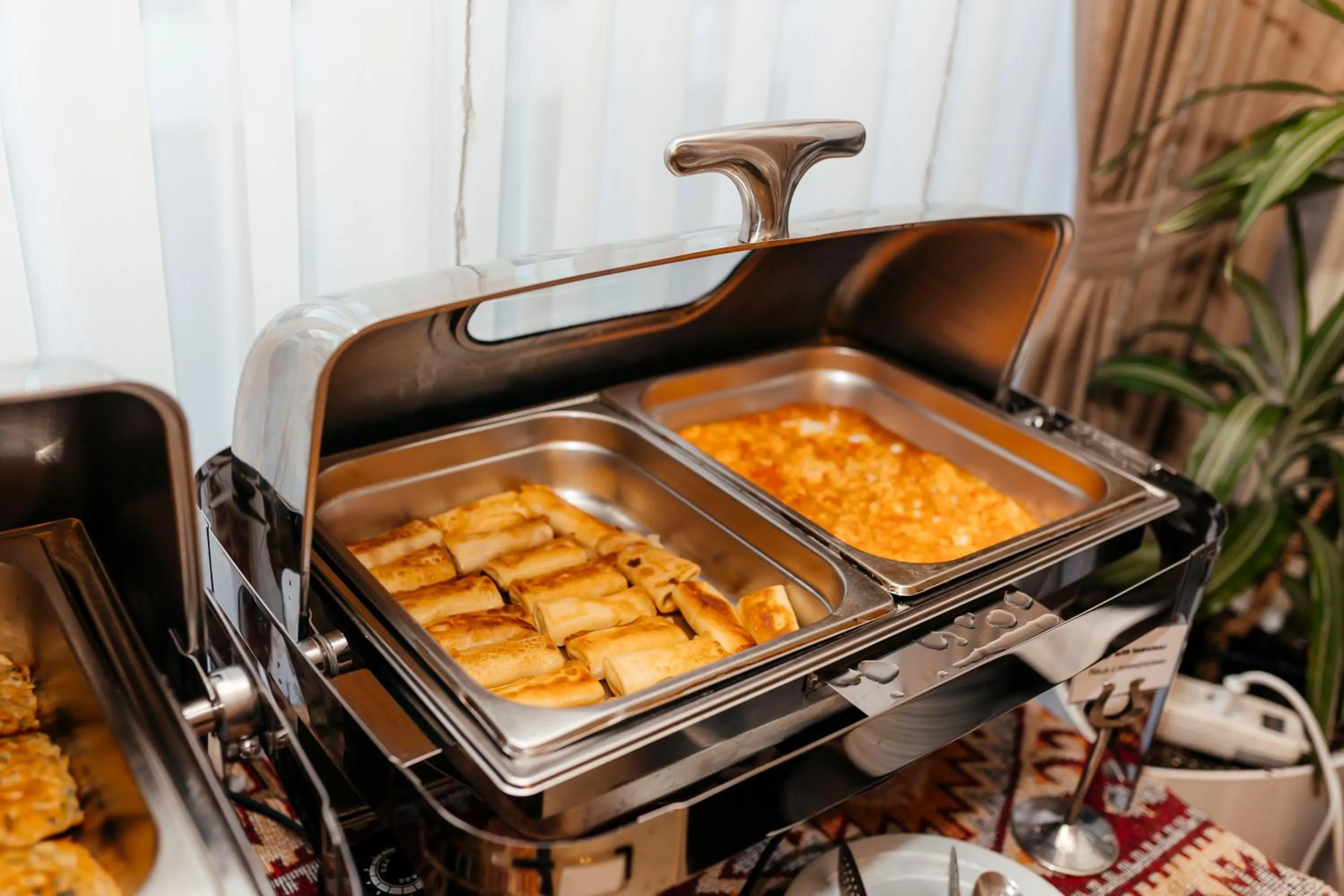 Restaurant/places to eat in Capitol Hotel