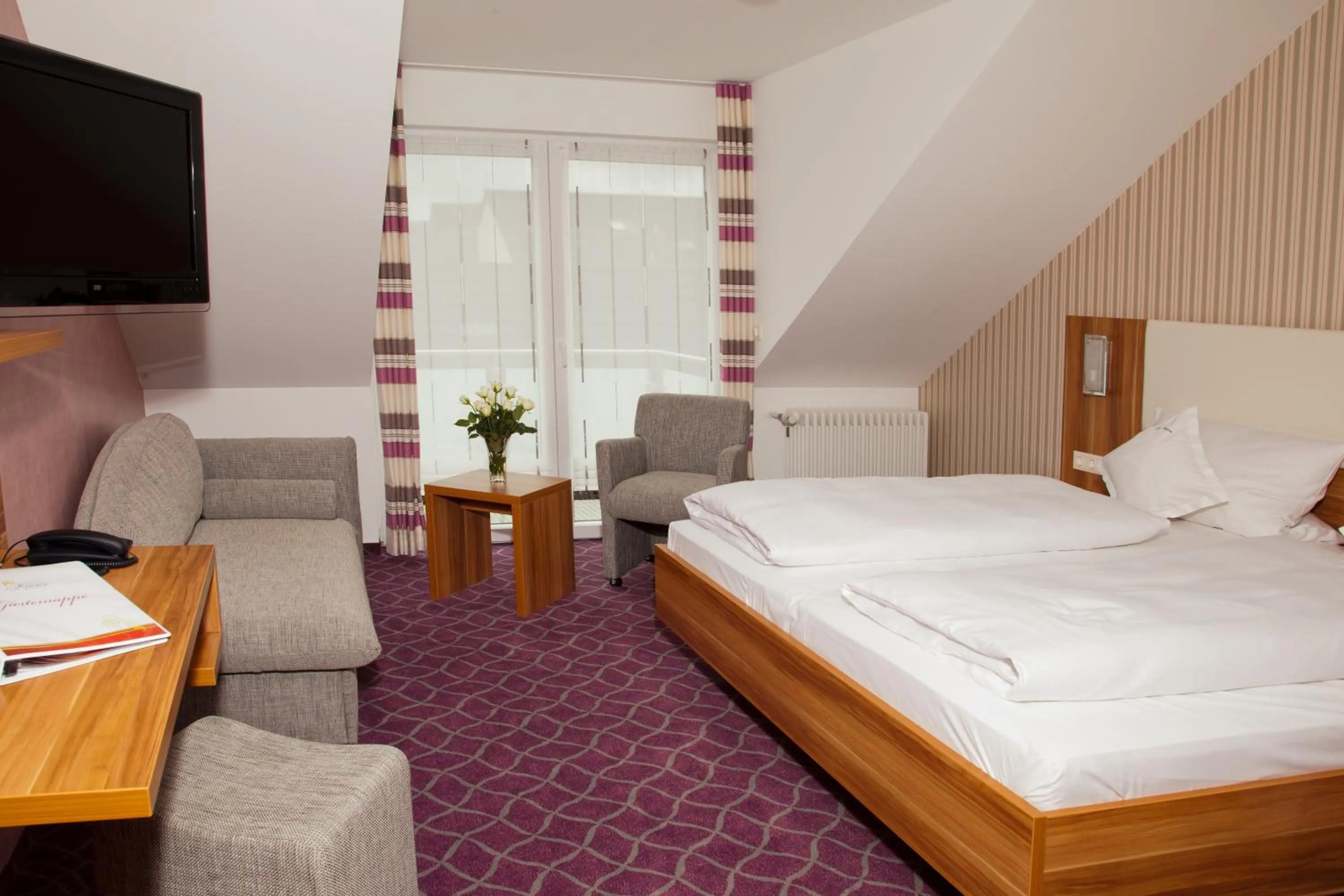 Photo of the whole room, Bed in Hotel Zur Krone